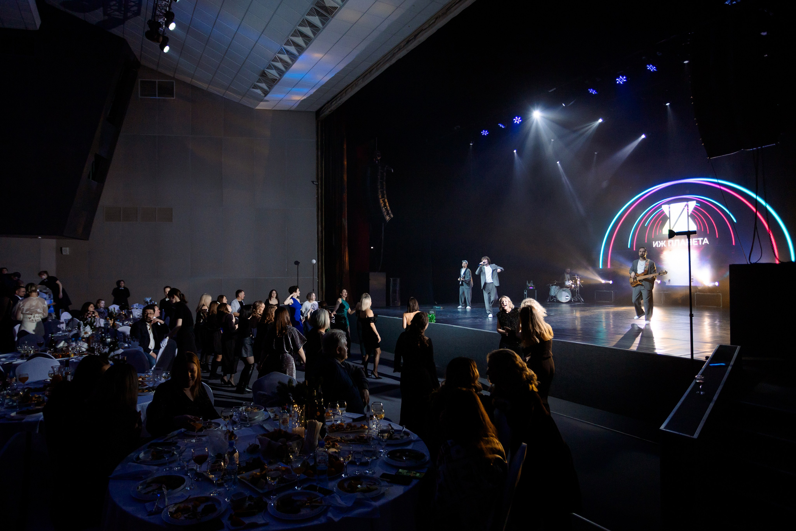 РЕПОРТАЖ: НОВЫЙ ГОД В ДК МЕТАЛЛУРГ. Профессиональный фотограф в Ижевске Леша Петров