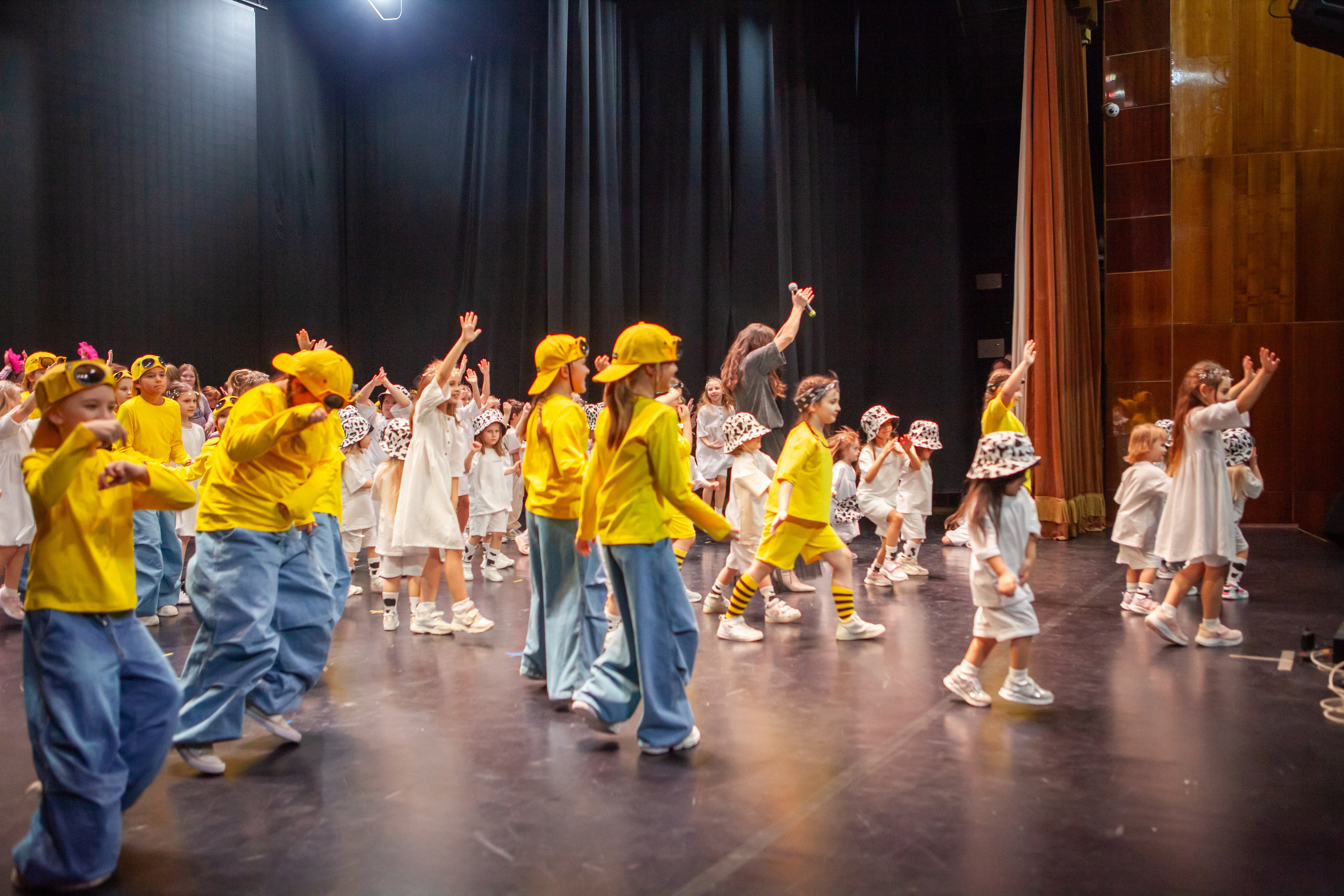 Концерт детской танцевальной школы. Репортажный, семейный, свадебный, портретный фотограф