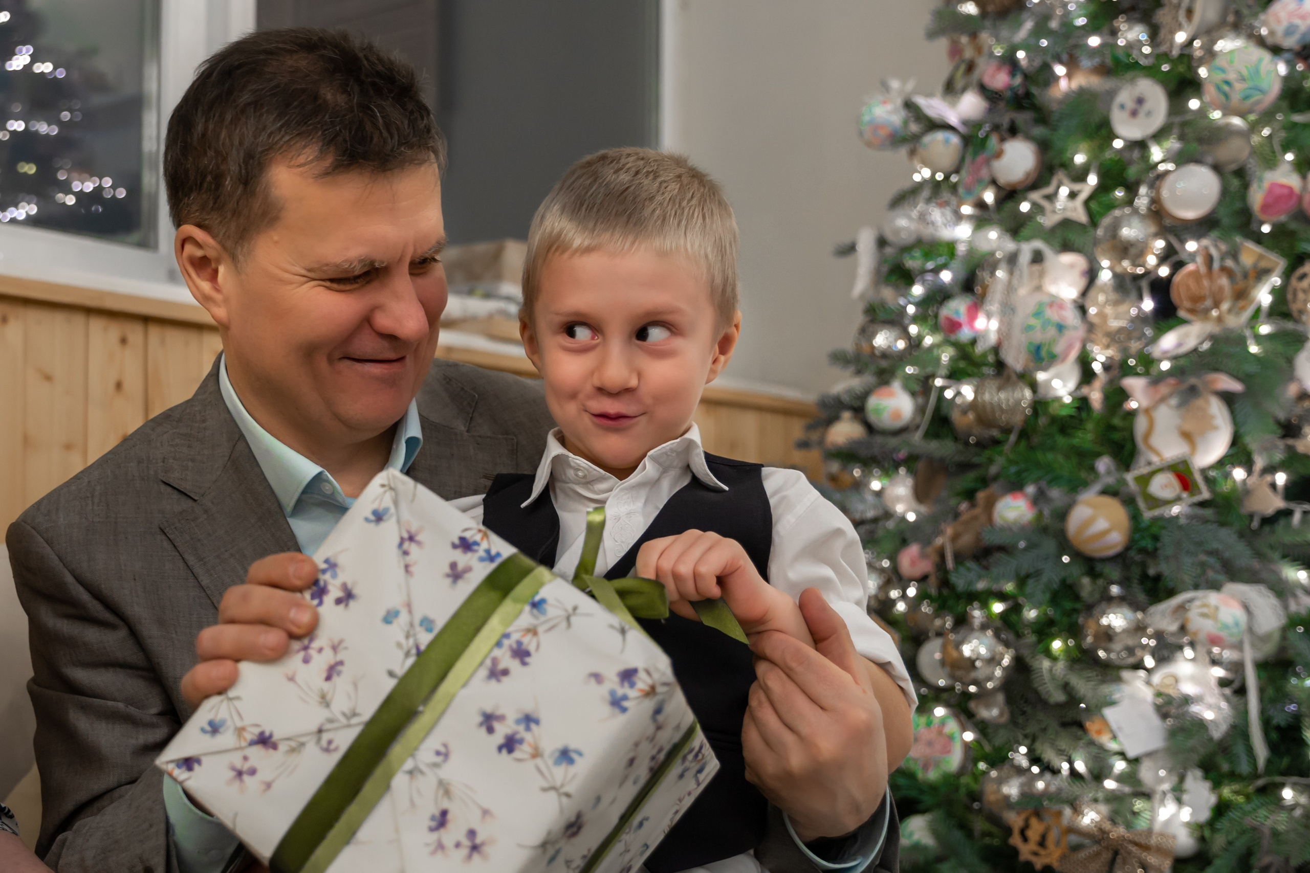 НОВЫЙ ГОД семейная фотосессия. ФОТОГРАФ РАДОСТИ Фотосессия в студии СПб. Портретный фотограф — Юрий Торлопов