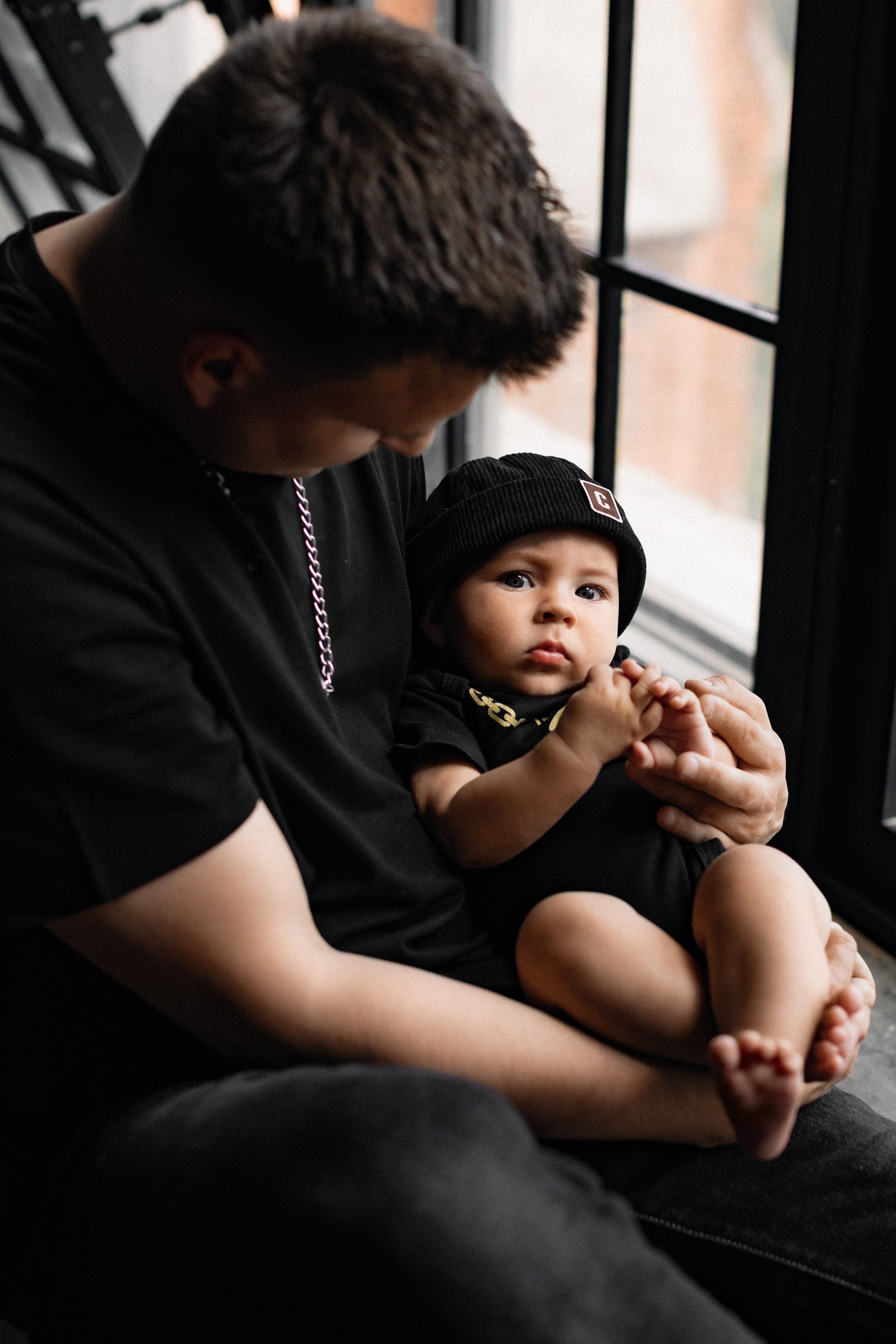 Мартину полгода. Семейная фотосессия в темной студии. Фотограф в Москве Ольга Сатони