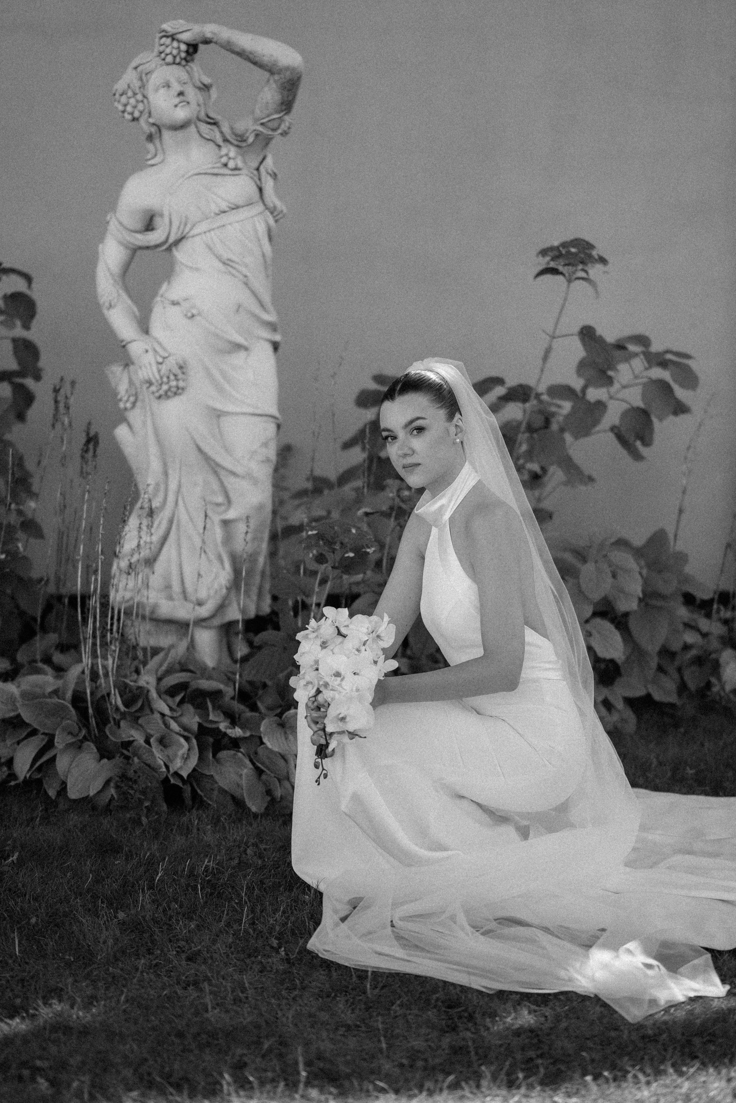 Wedding day in VERSAL PARK. Wedding PHOTOGRAPHER Andrew Vnukov