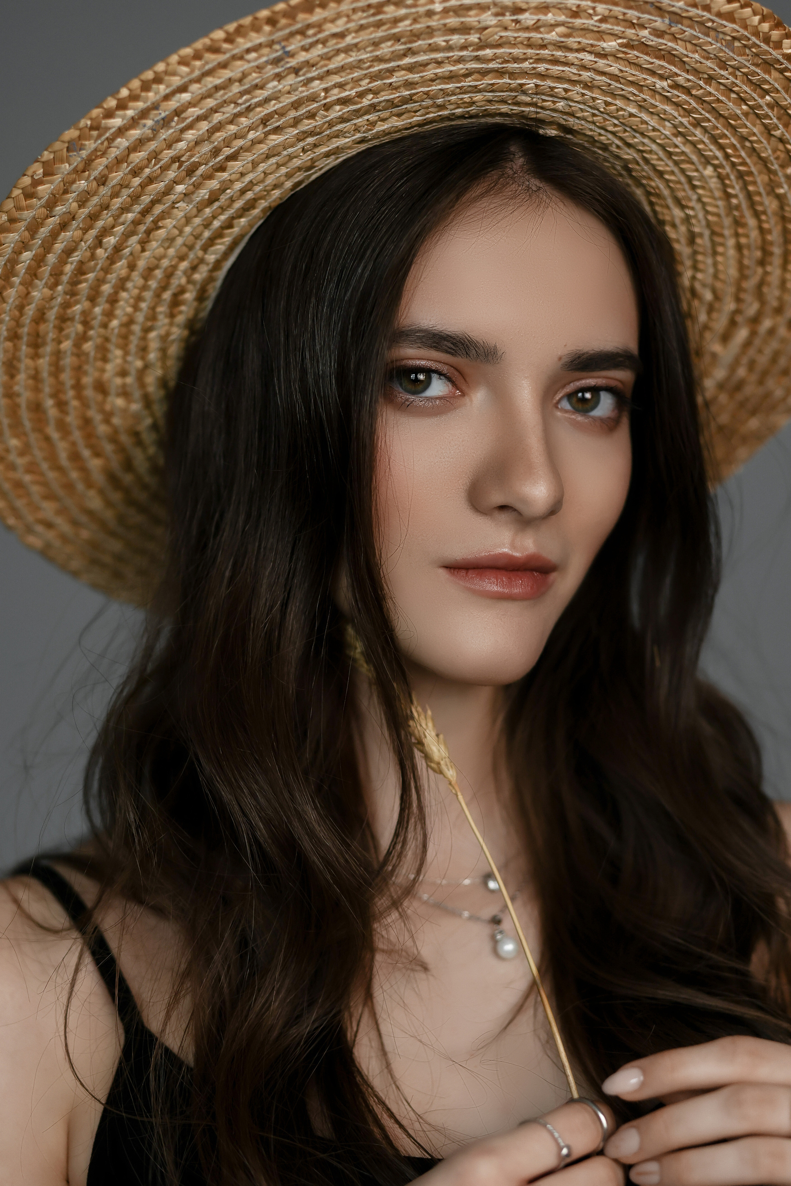 На сером фоне. Фотограф в Самаре Мальтеева Эльвира