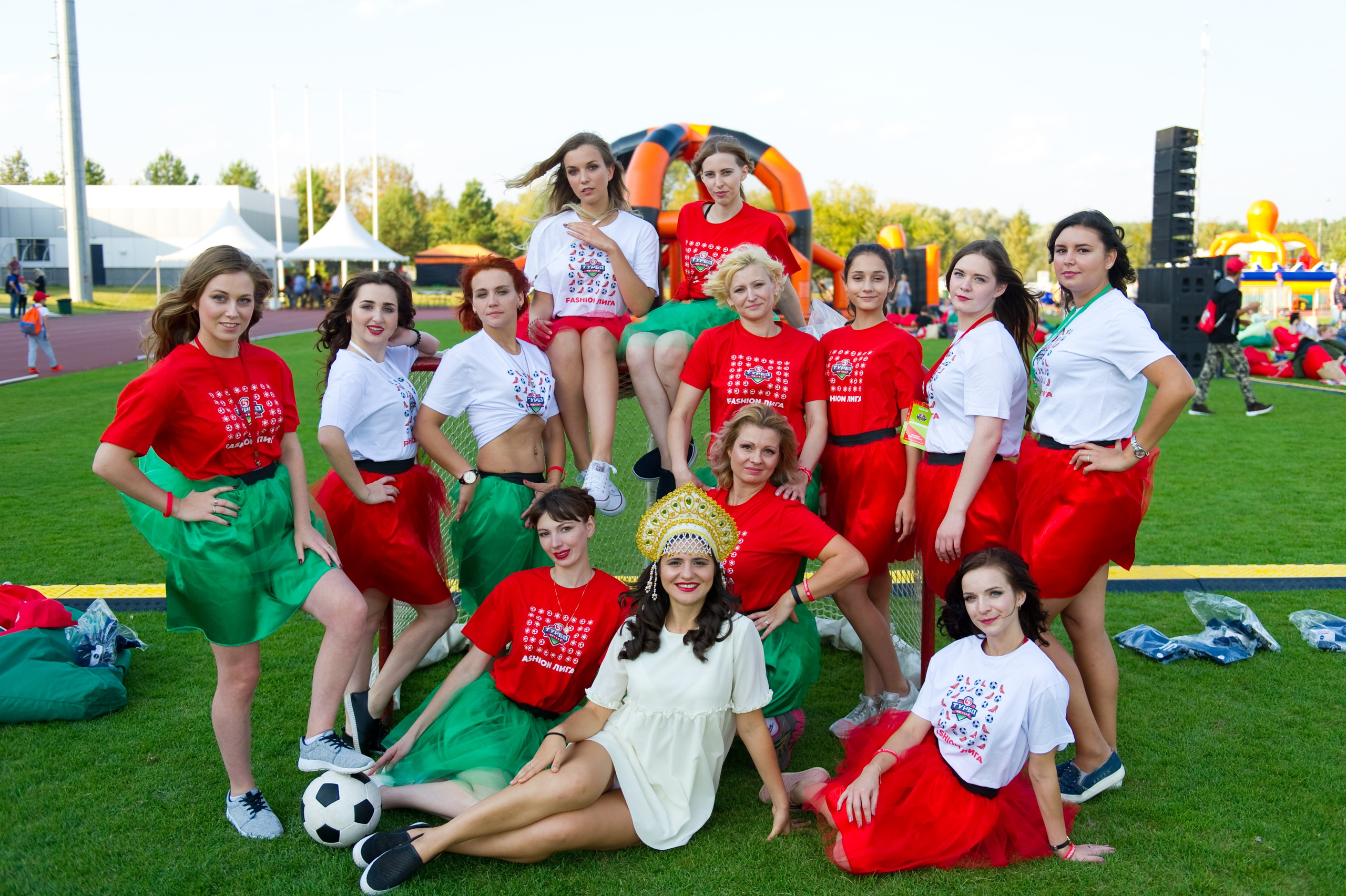 Турбофутбол (корпоративное соревнование «Пятерочки»). Репортажный фотограф и видеограф Слава Думчев. Тимбилдинги, отчетники, корпоративы