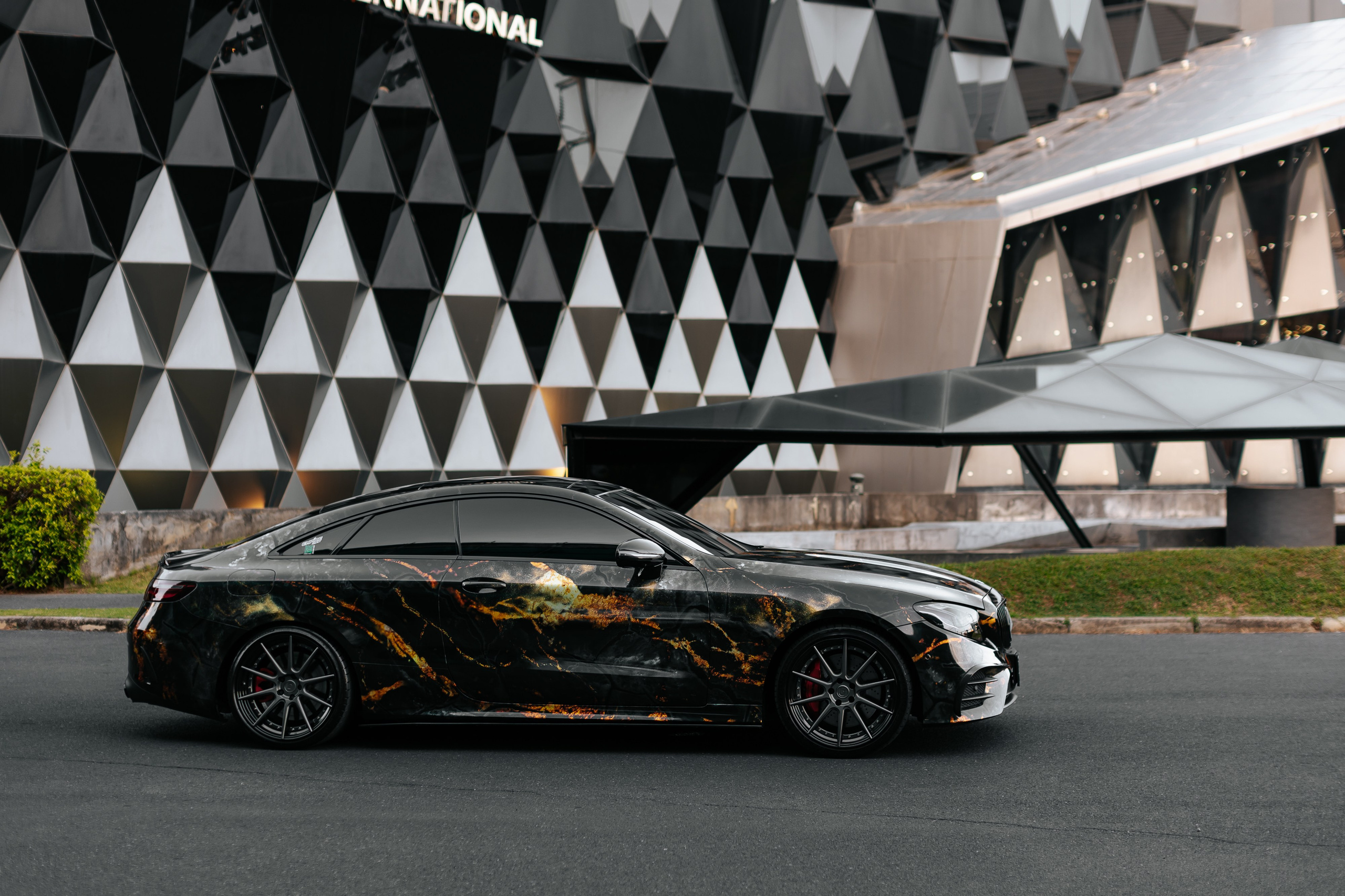 Mercedes Benz E 53. Фотограф в на Пхукете Сергей Войлоков