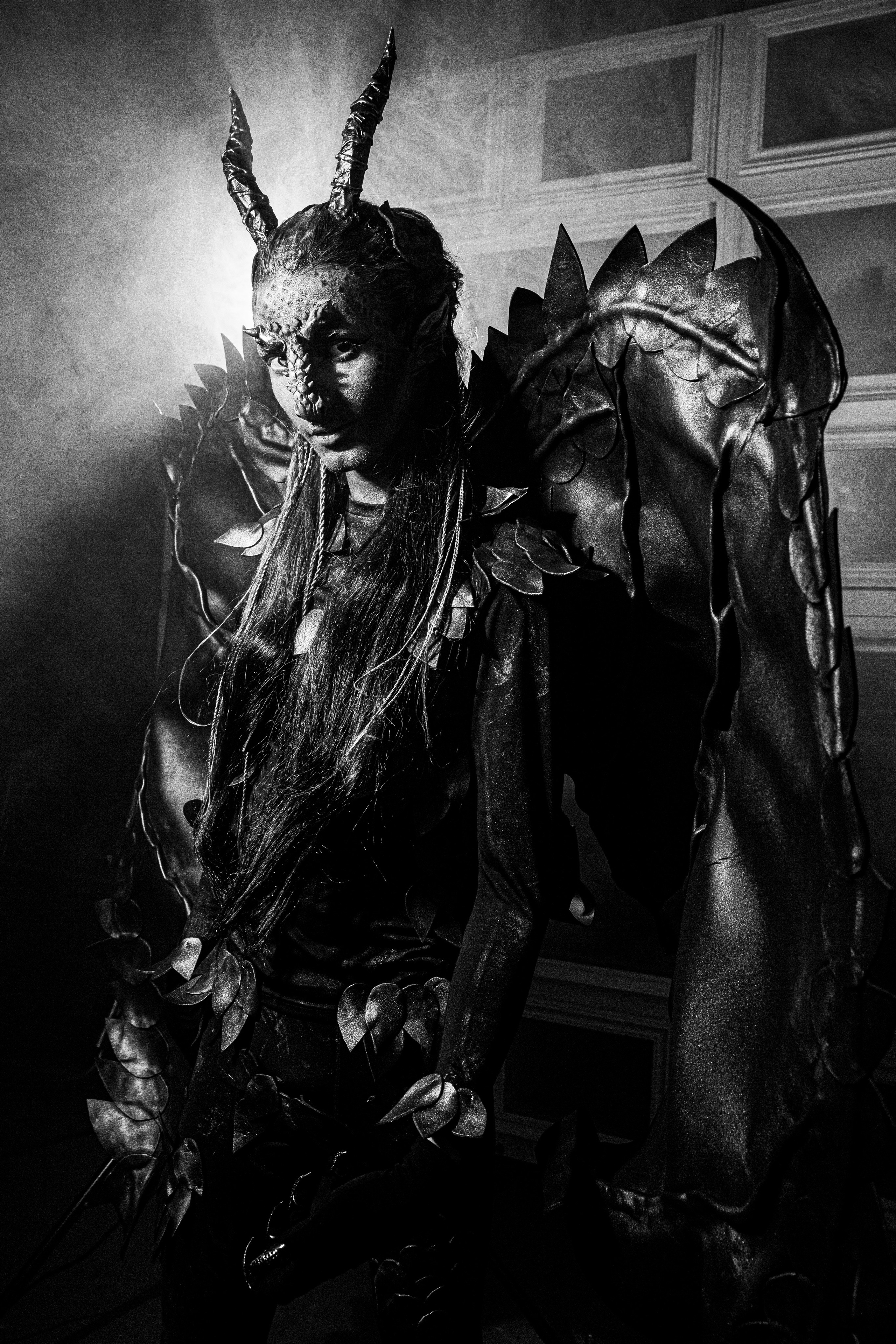 Алена. Дракон. Черно-белый фотограф Дмитрий Пчелкин