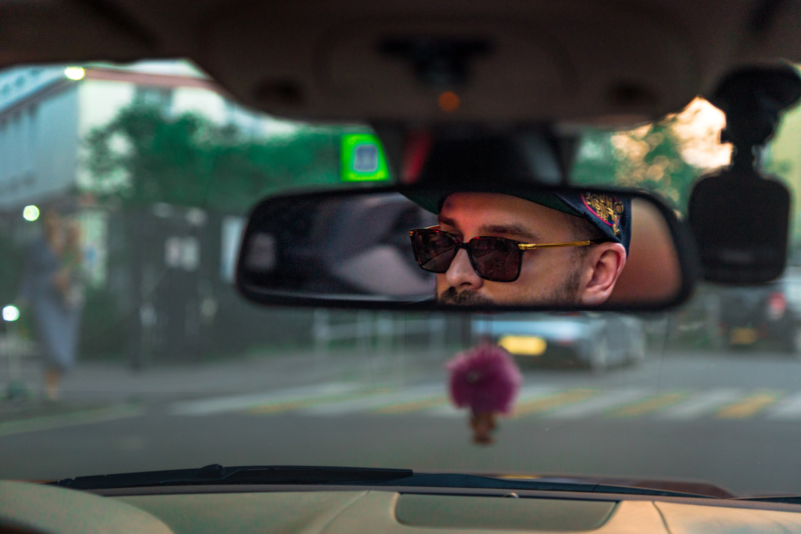 Фотосъемка в кабриолете по улицам Москвы на Jaguar. Жуков Илья  свадебный фотограф в Москве