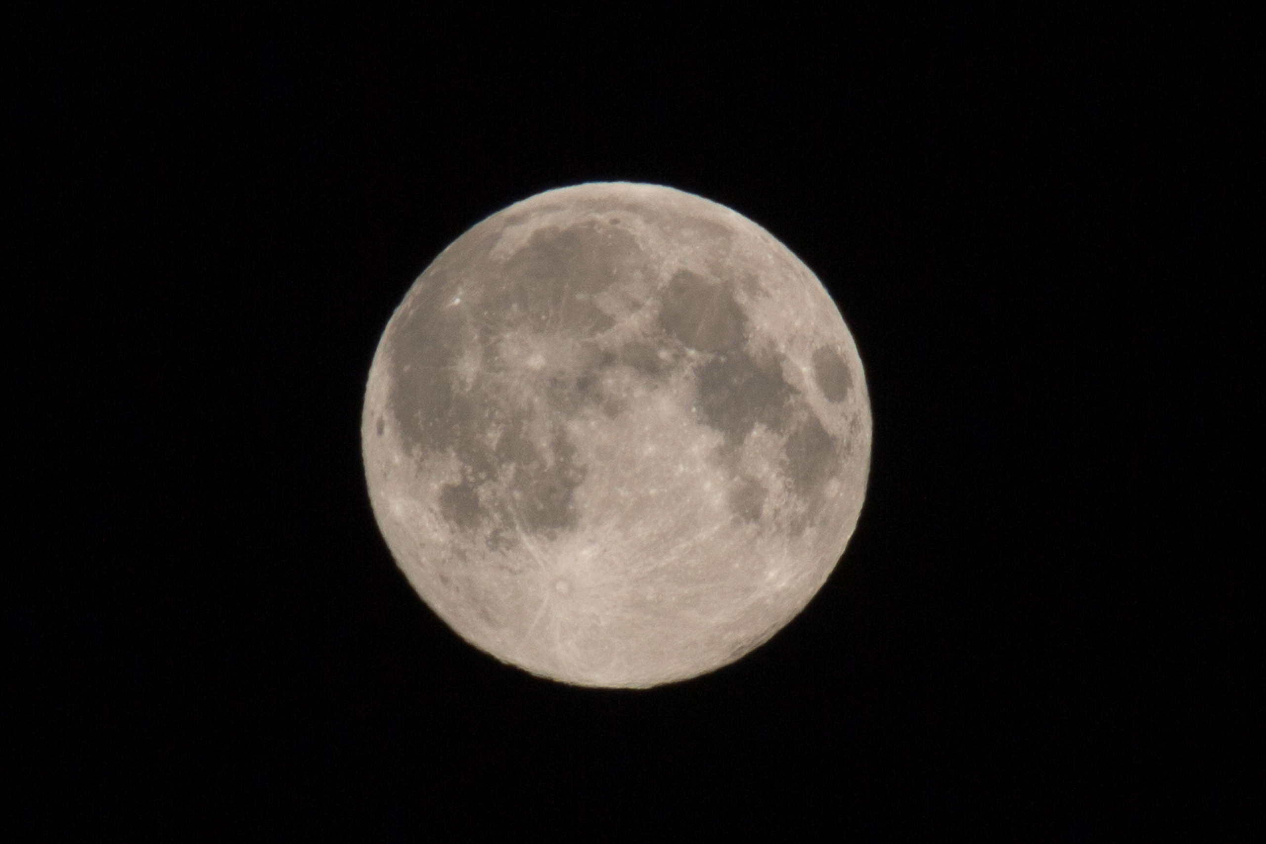 Суперлуние в апреле 2020