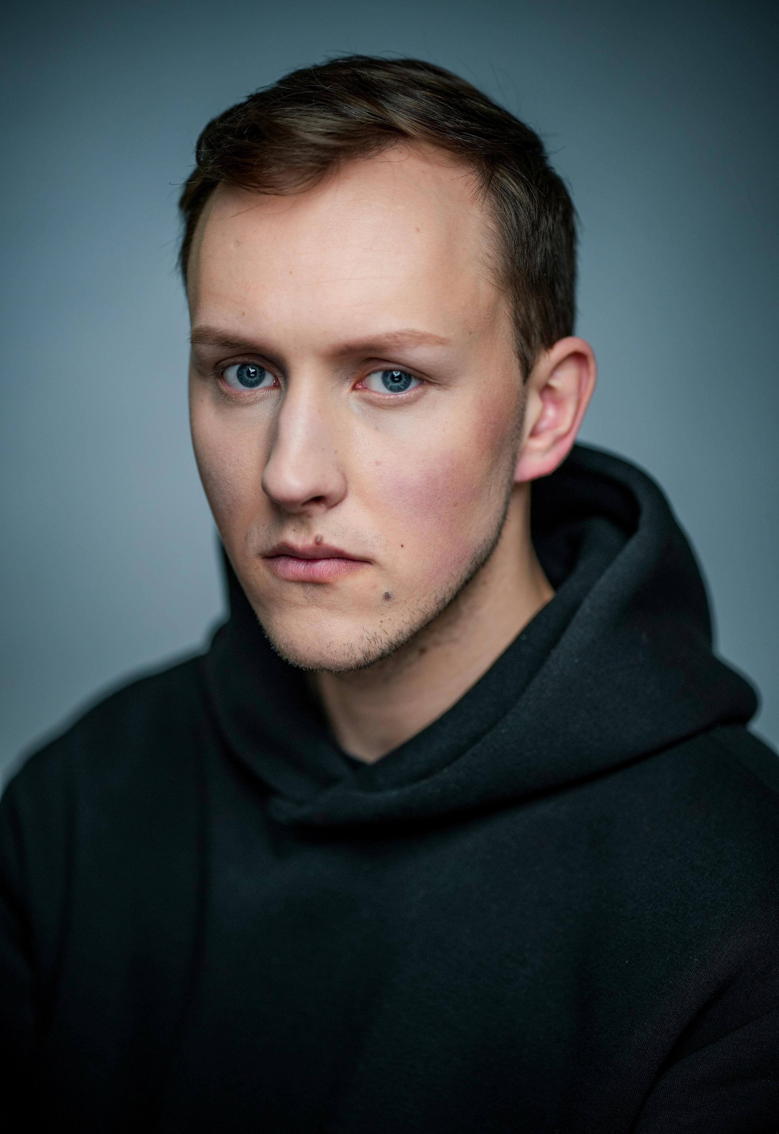 Актёр Логинов Максим. Портретная съемка в Москве, студийный фотограф Игорь Фомин