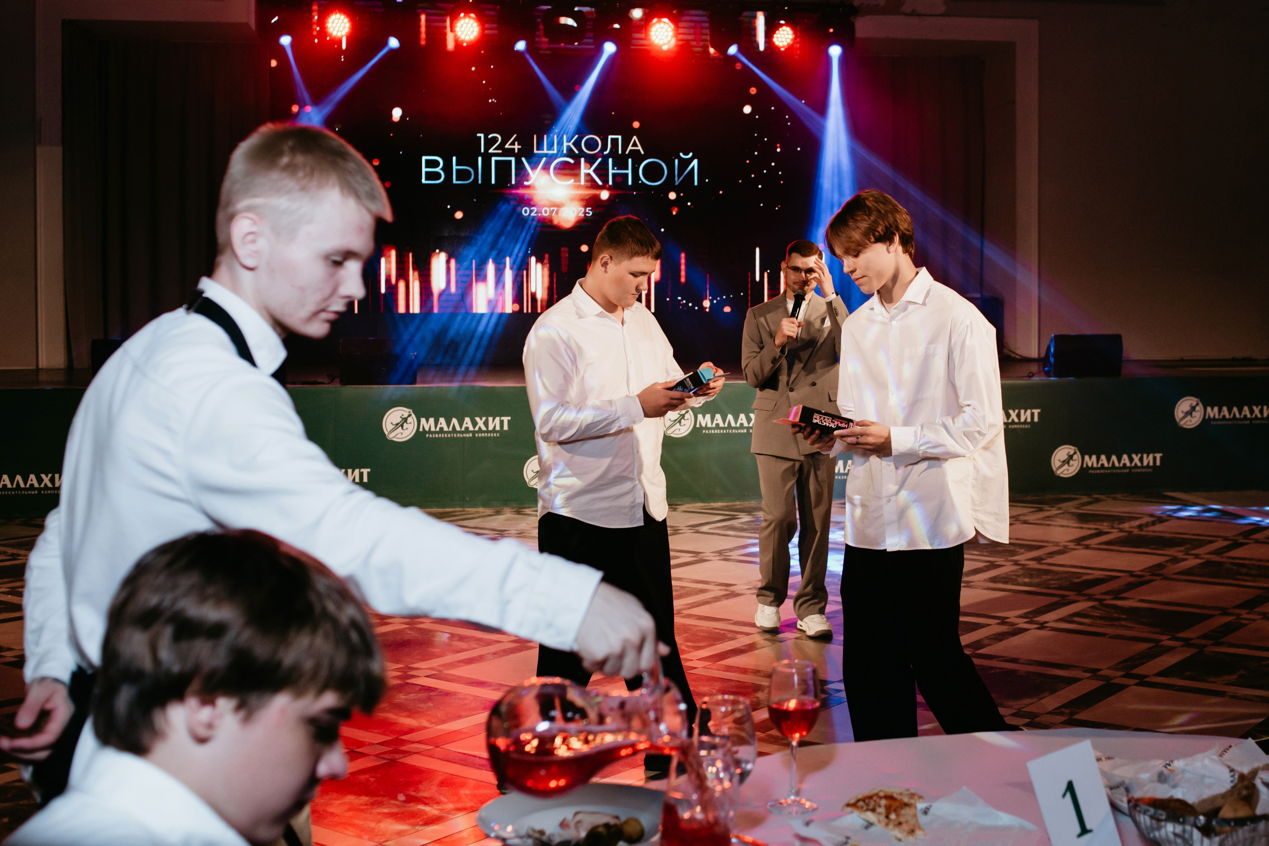 Выпускной 2025 (9класс) 124 школа. Фотограф в Челябинске Ополихина Анна