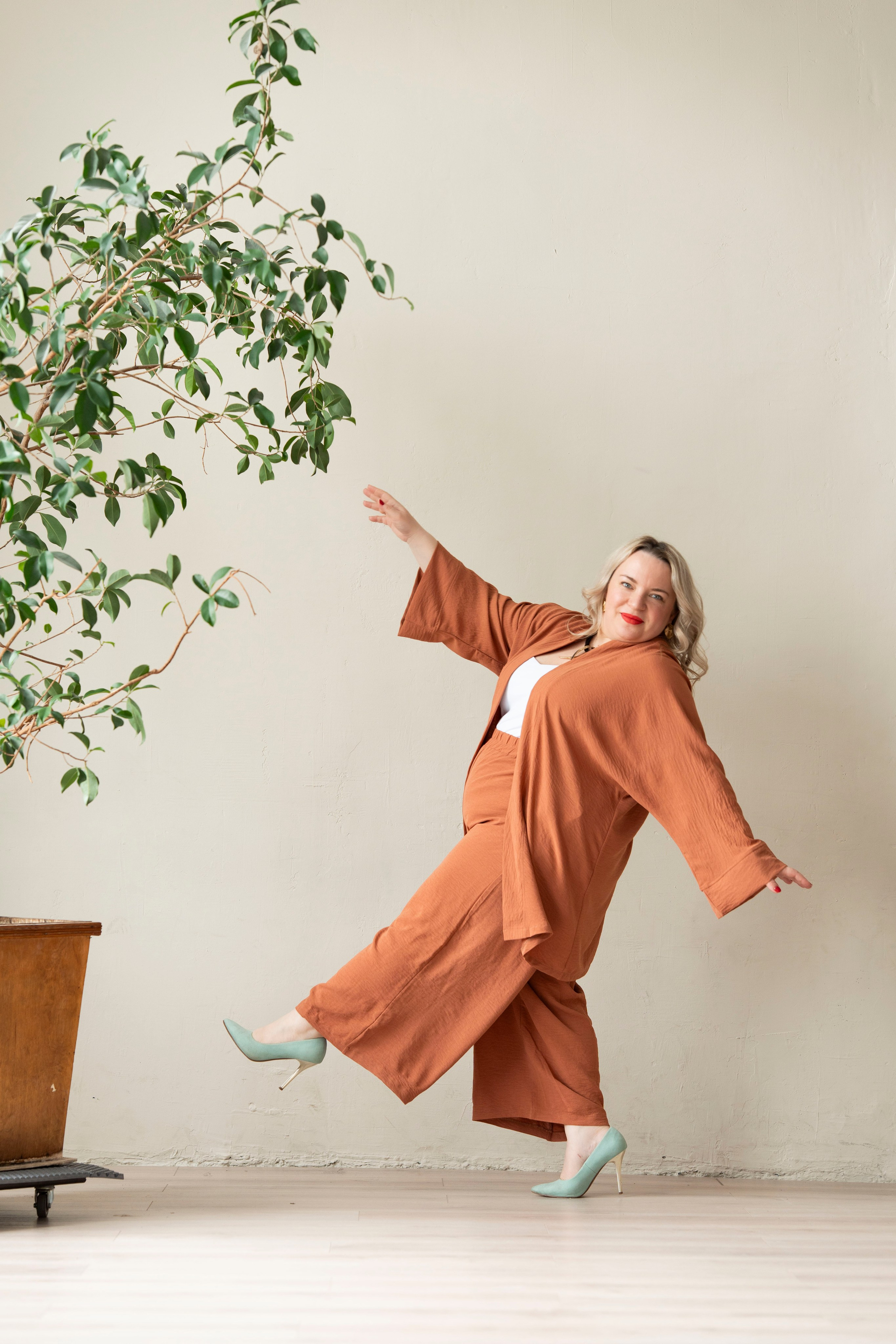 Анна. Владелица компании по бухгалтерскому учету. Главная