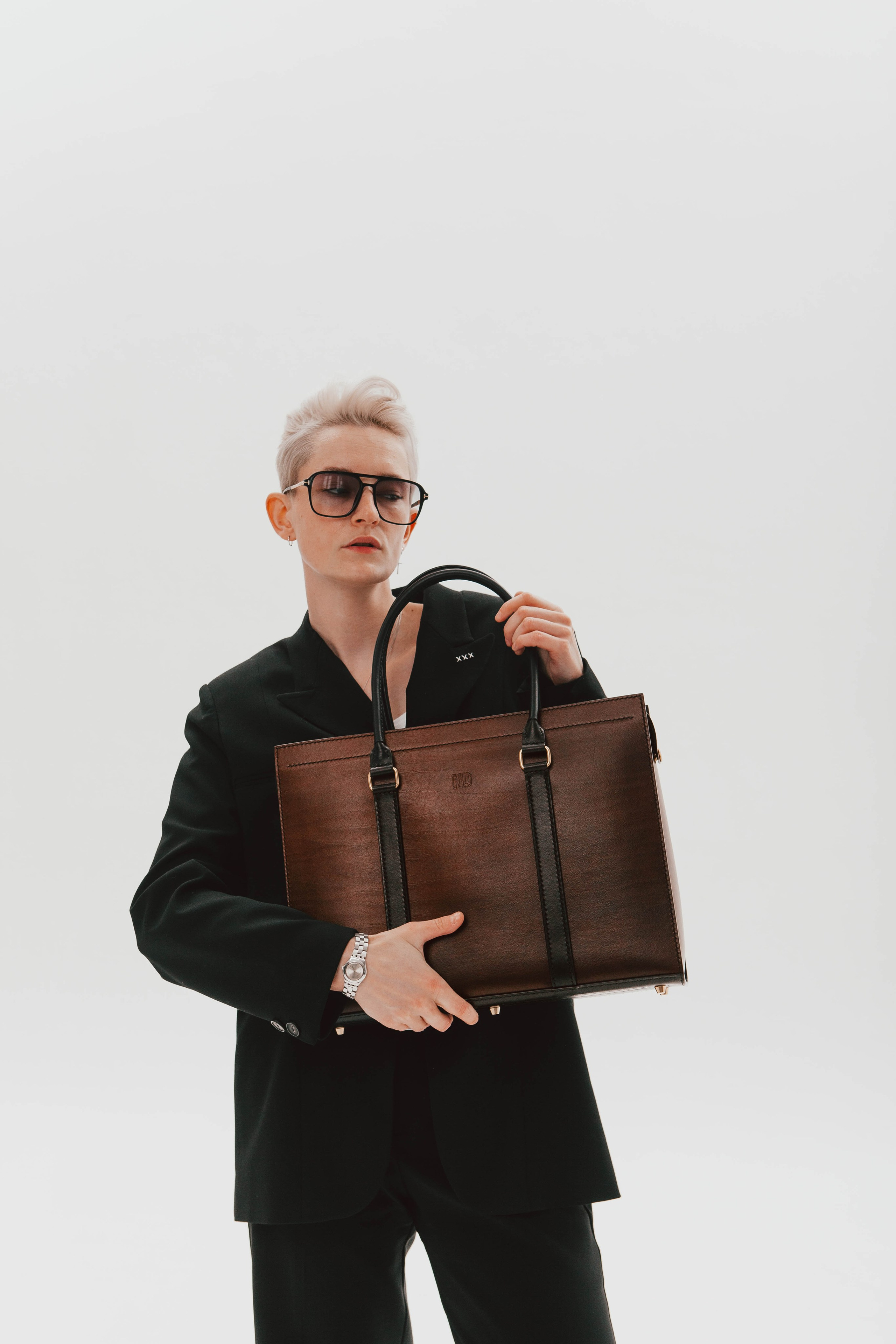 Анна Гречаная и изделие Дана Настаса 💼. Фотограф Ольга Крукле