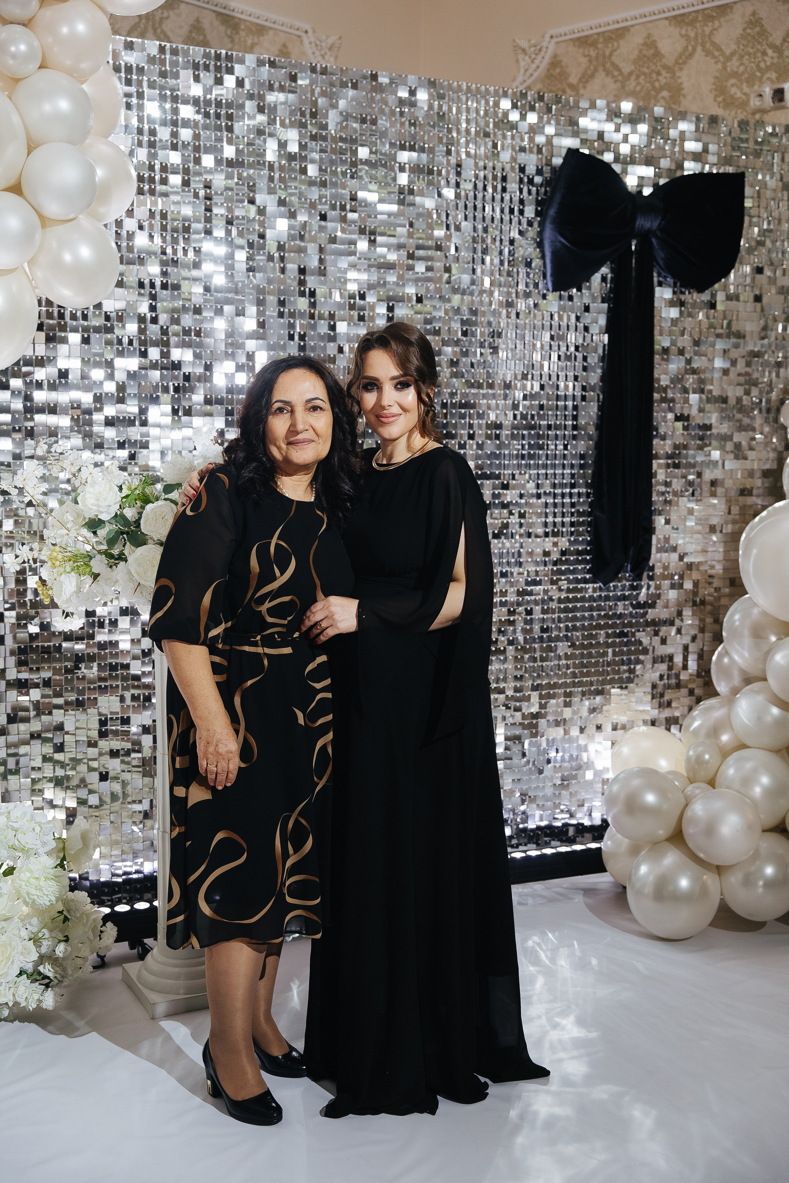 Ани и Назели. 35&5 День рождения, «Янтарь». Фотограф в Красноярске Надежда Воскресенская