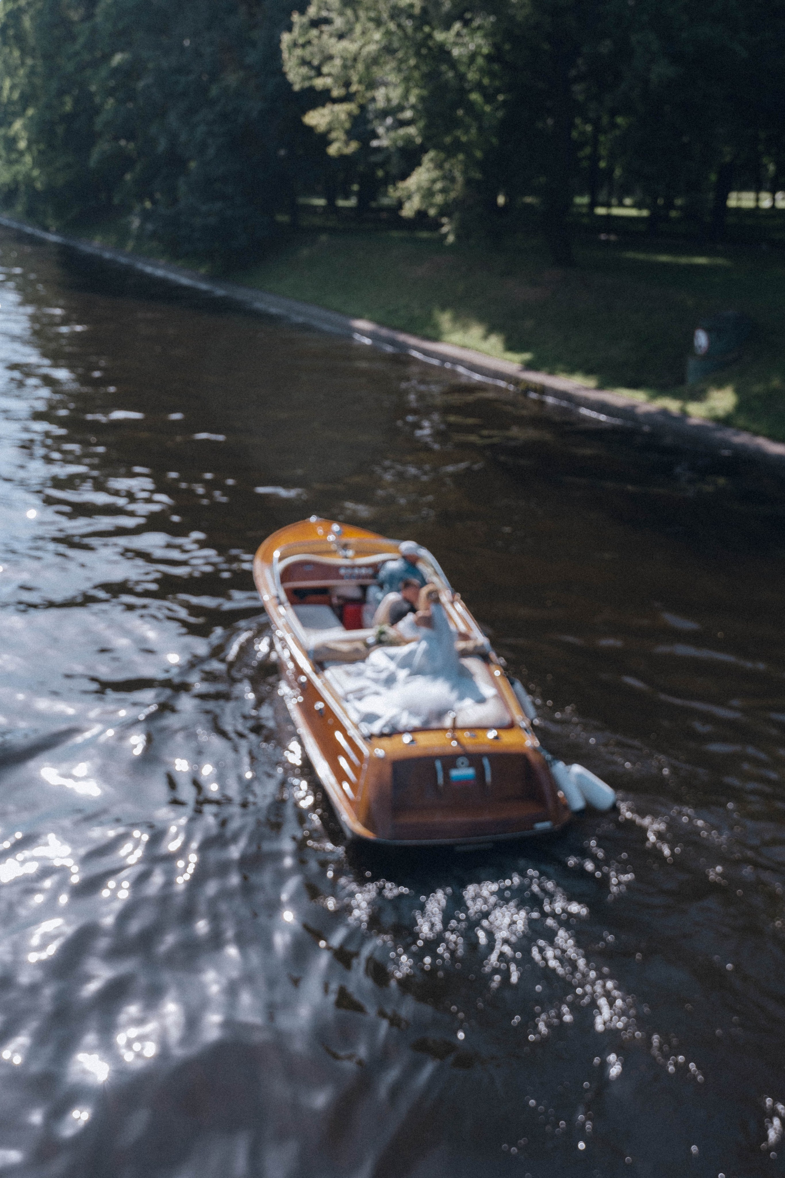 СВАДЕНБНАЯ СЬЕМКА НА КАТЕРЕ ПО КАНАЛАМ САНКТ-ПЕТЕРБУРГА И В АКВАТОРИИ НЕВЫ. Профессиональный фотограф, Санкт-Петербург — Виктория Богомолова