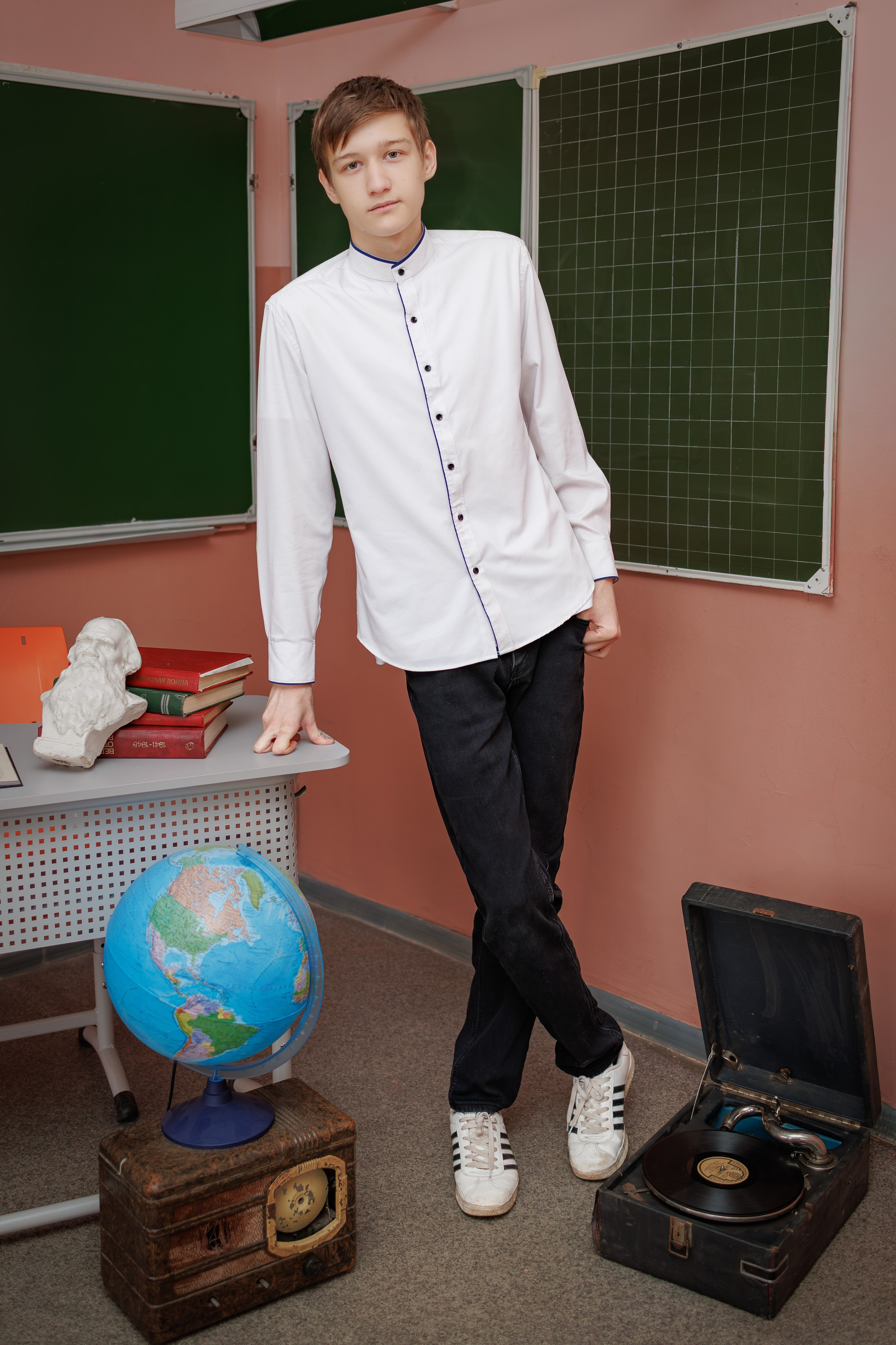 Позы для школьной фотосессии. Фотограф Медногорск Кувандык Оксана Шерехода свадебные, семейные, индивидуальные, школьные фотосессии. Печать фотоальбомов