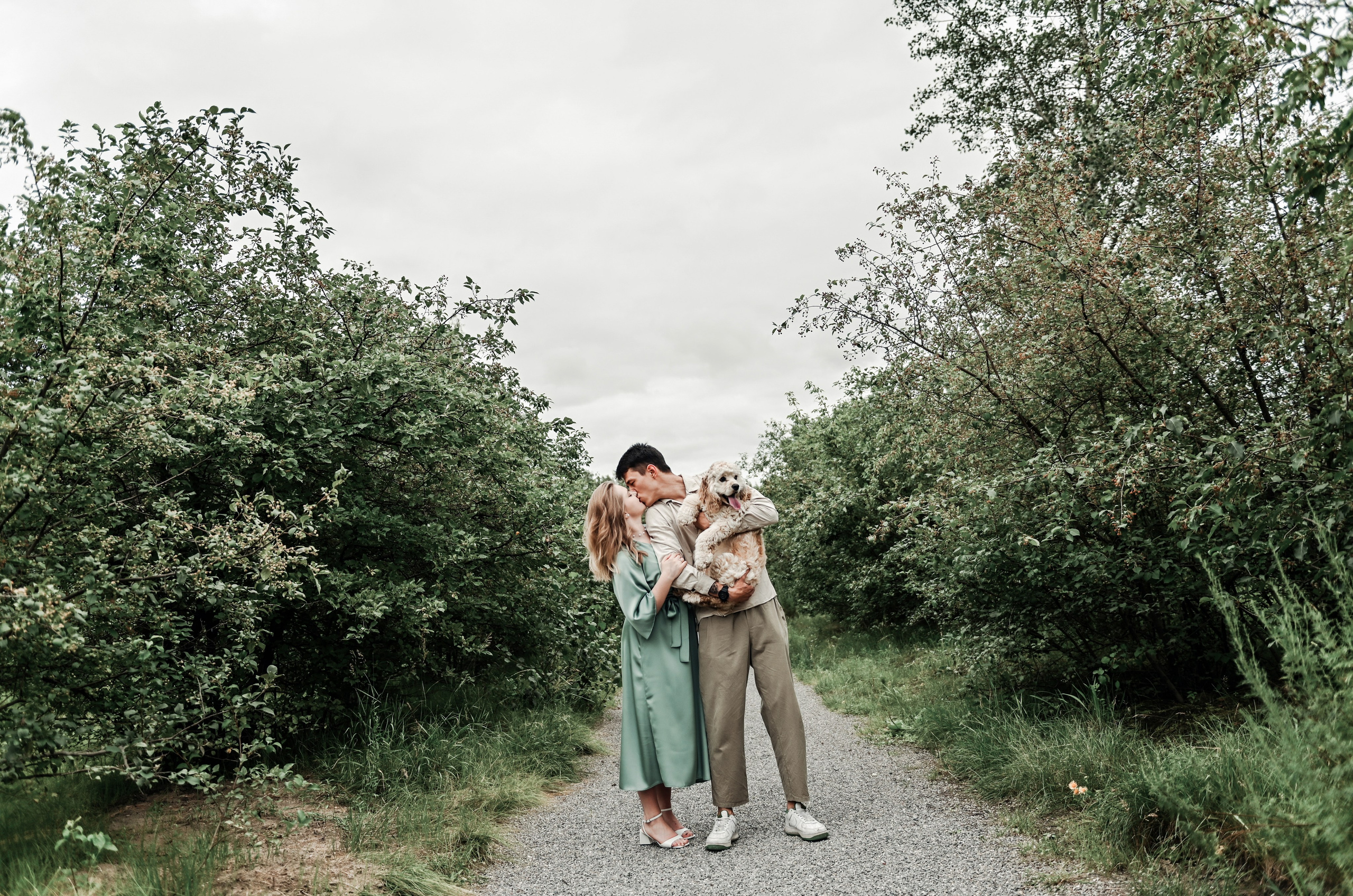 Love story прогулка вместе с песиком))). Свадебный, семейный, детский, контент фотограф в Омске Максим Ильин