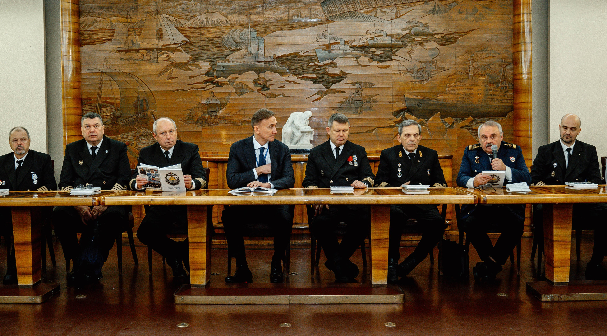 Презентация книги на Ледоколе Ленин (Росатом). Туманов Кирилл Фото, видео и аэросъемка в Мурманской области