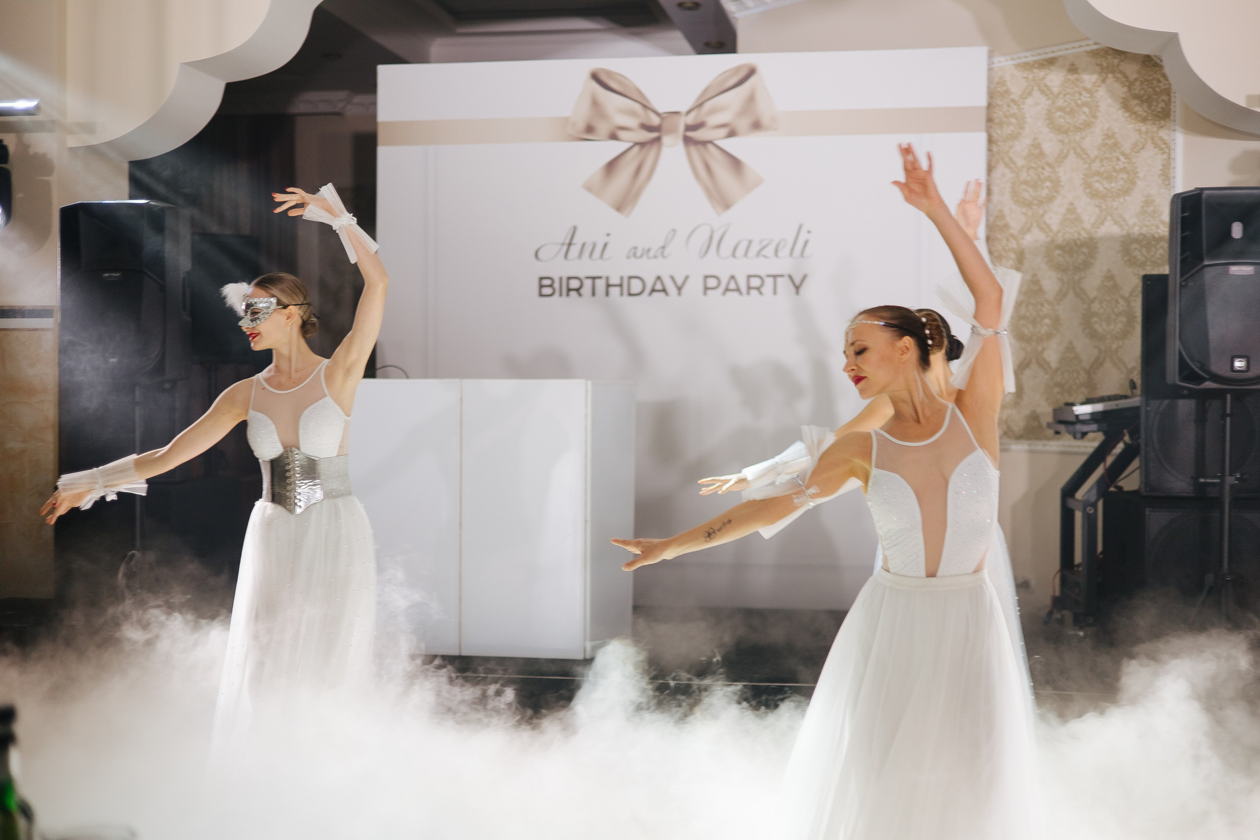 Ани и Назели. 35&5 День рождения, «Янтарь». Фотограф в Красноярске Надежда Воскресенская