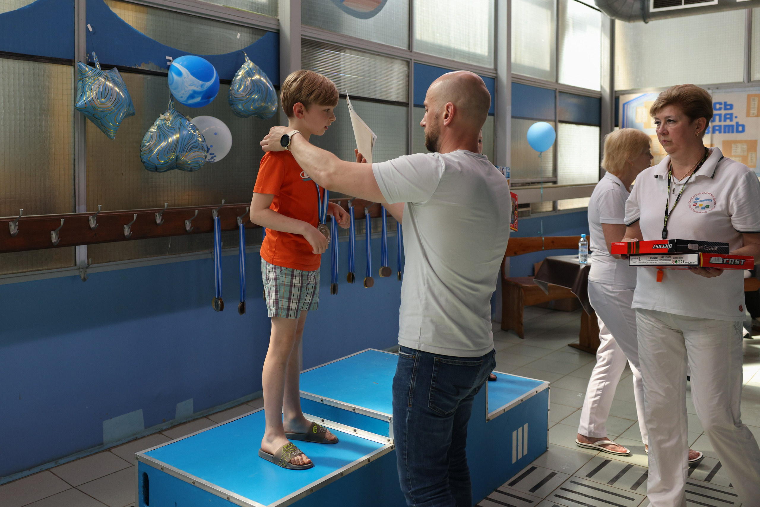 Веселый дельфин. Плавание. Дети 8-9 лет. Фотограф Александр Заломаев