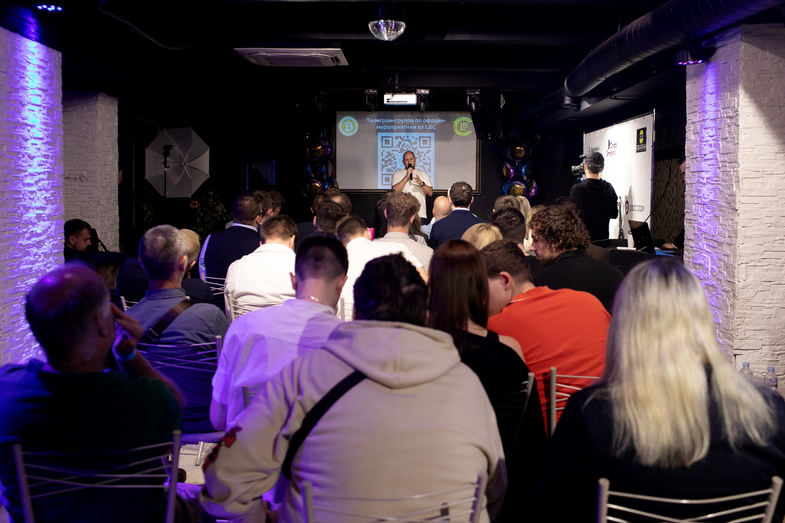 Встреча криптовалюте. Art photographer Nino