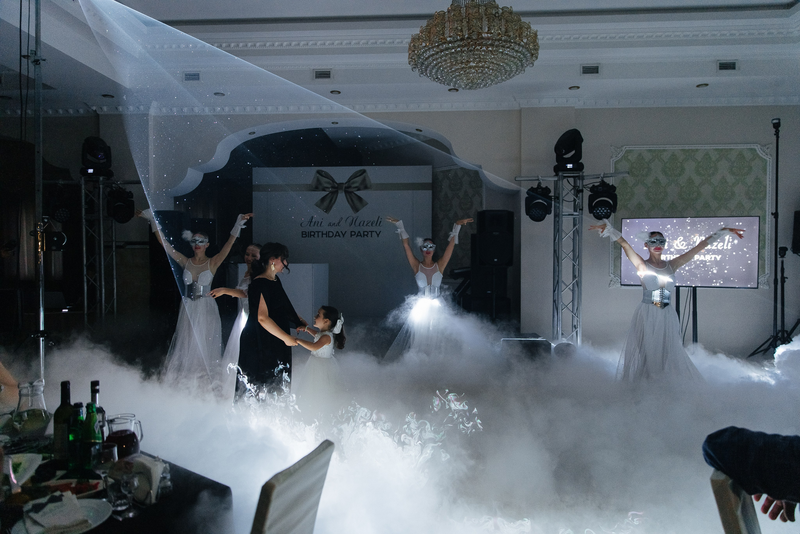 Ани и Назели. 35&5 День рождения, «Янтарь». Фотограф в Красноярске Надежда Воскресенская