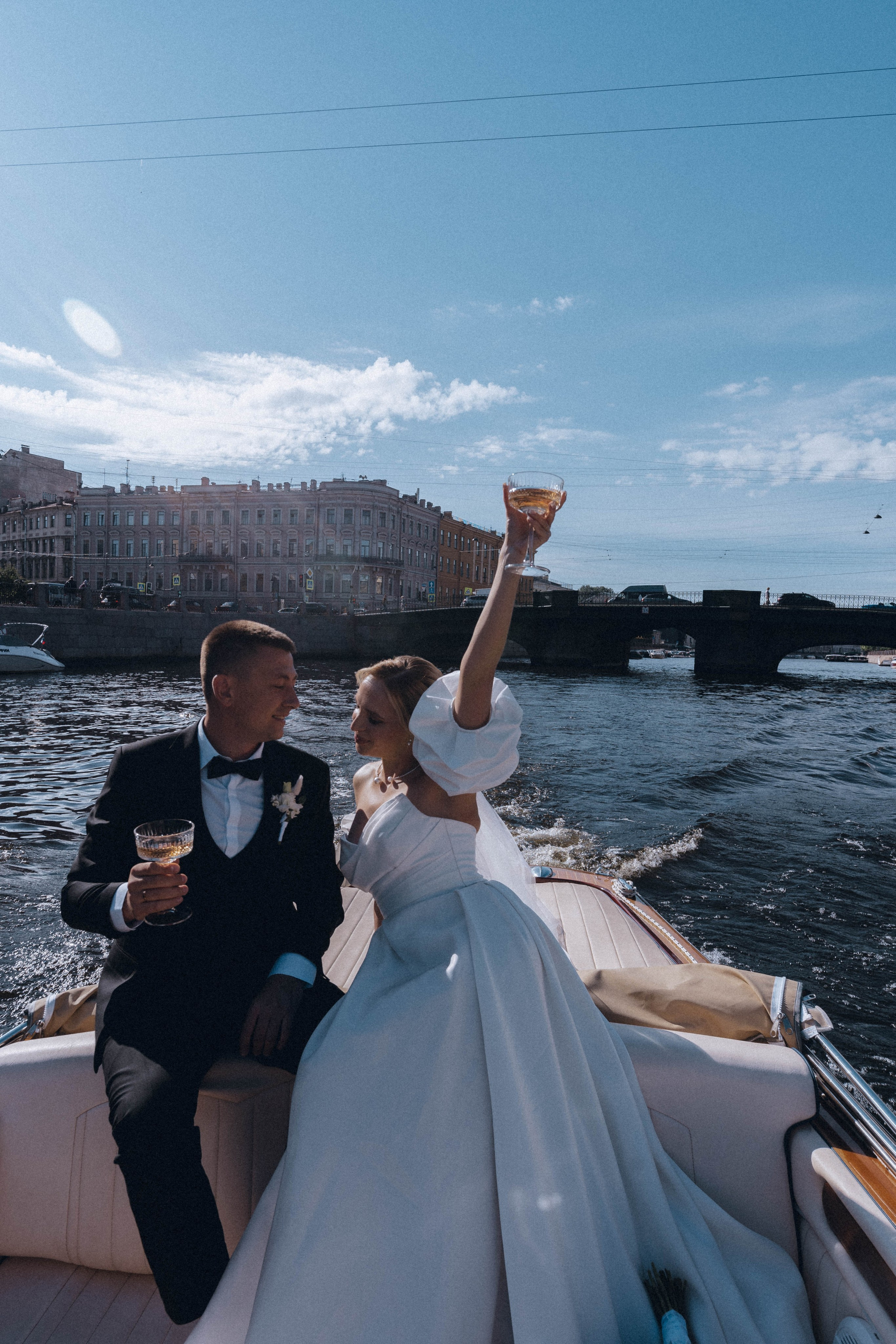 СВАДЕНБНАЯ СЬЕМКА НА КАТЕРЕ ПО КАНАЛАМ САНКТ-ПЕТЕРБУРГА И В АКВАТОРИИ НЕВЫ. Профессиональный фотограф, Санкт-Петербург — Виктория Богомолова