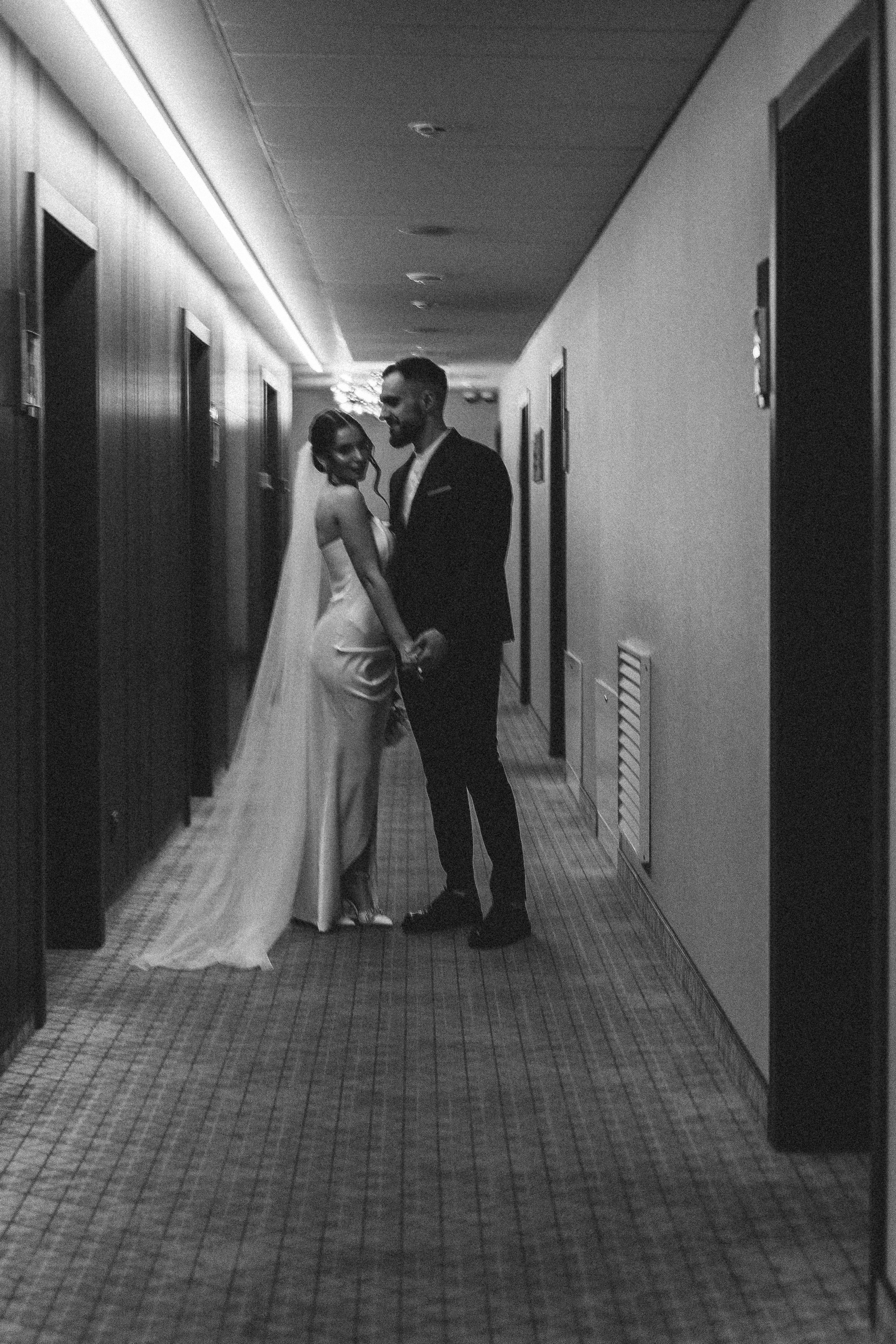 СВАДЕБНАЯ СЬЕМКА СБОРОВ ЖЕНИХА И НЕВЕСТЫ В ОТЕЛЕ И ТАКЖЕ ФОТОСЕССИИЯ В ОТЕЛЕЕ МЕГАПОЛИС БРЯНСК. Профессиональный фотограф, Санкт-Петербург — Виктория Богомолова