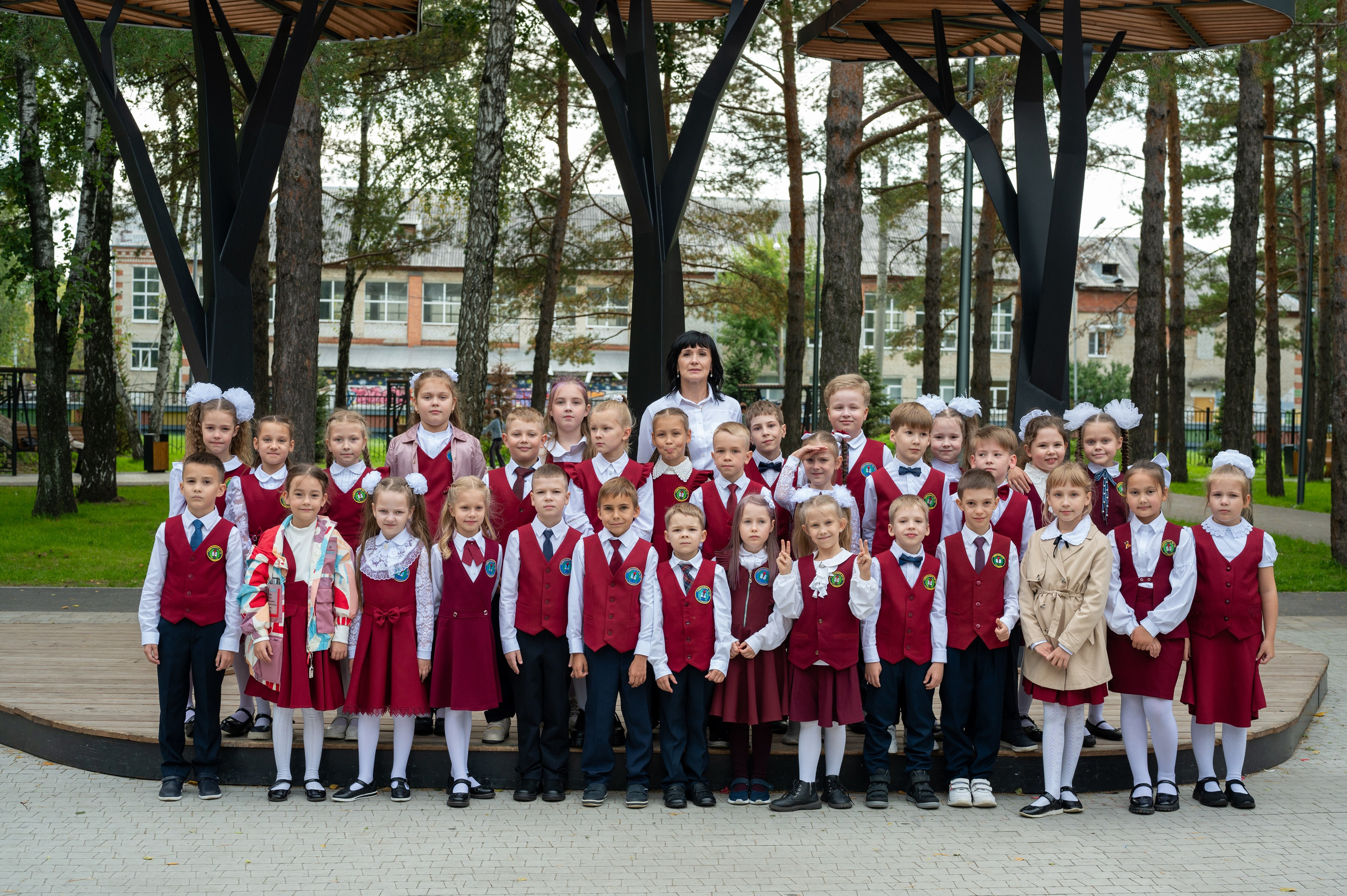 1 сентября 16 гимназия 2 класс (линейка + в классе+ на улице). Фотограф новорожденных, семейный детский в Тюмени Татьяна Морозова