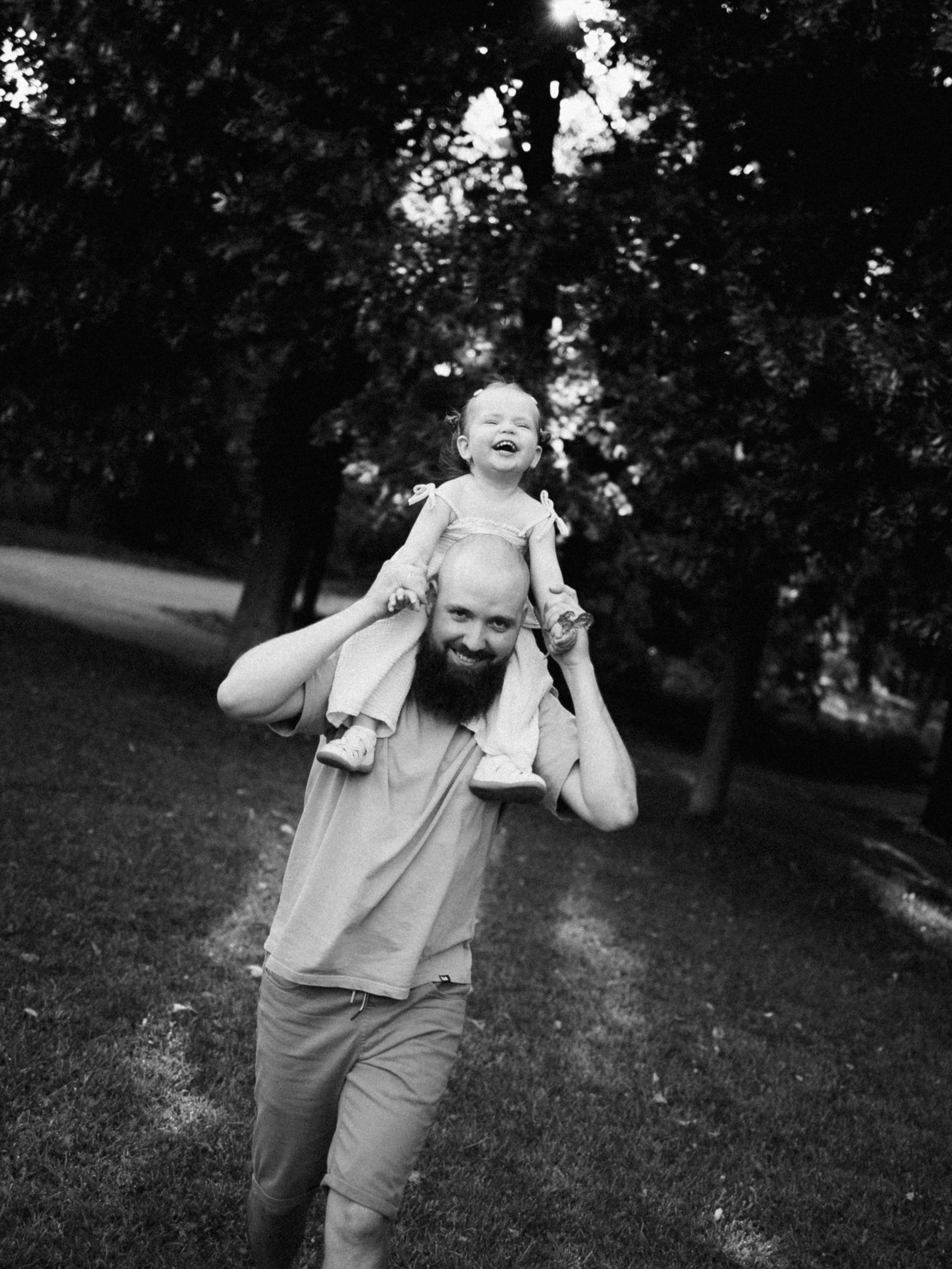 К двум годам Машули — дендрарий. Семейный фотограф в Краснодаре Храмова Анна