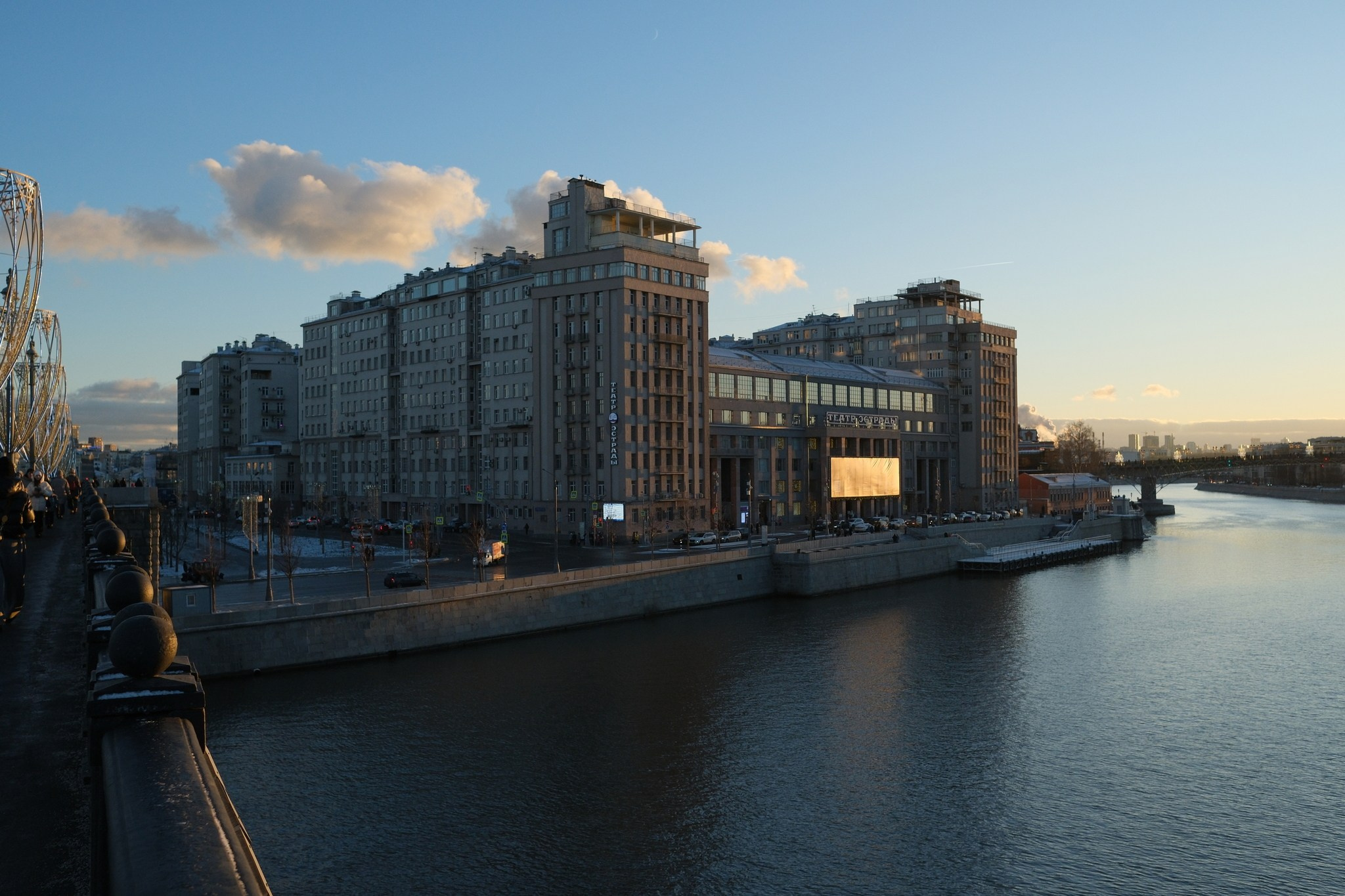 Улица, люди, жизнь…