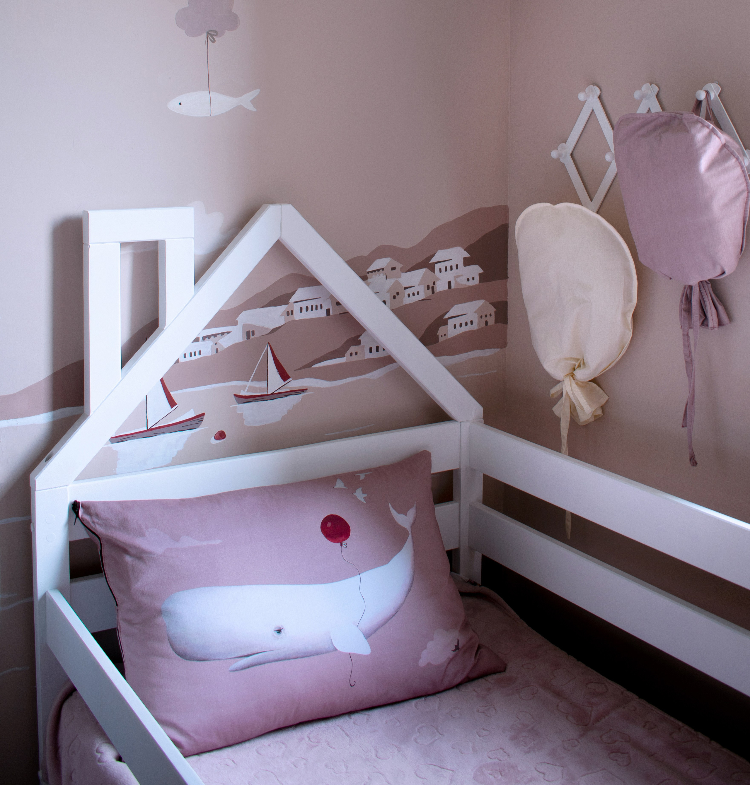 Роспись, текстиль, ящики в одном стиле. Роспись стен и декор в детских комнатах Москва и Подмосковье