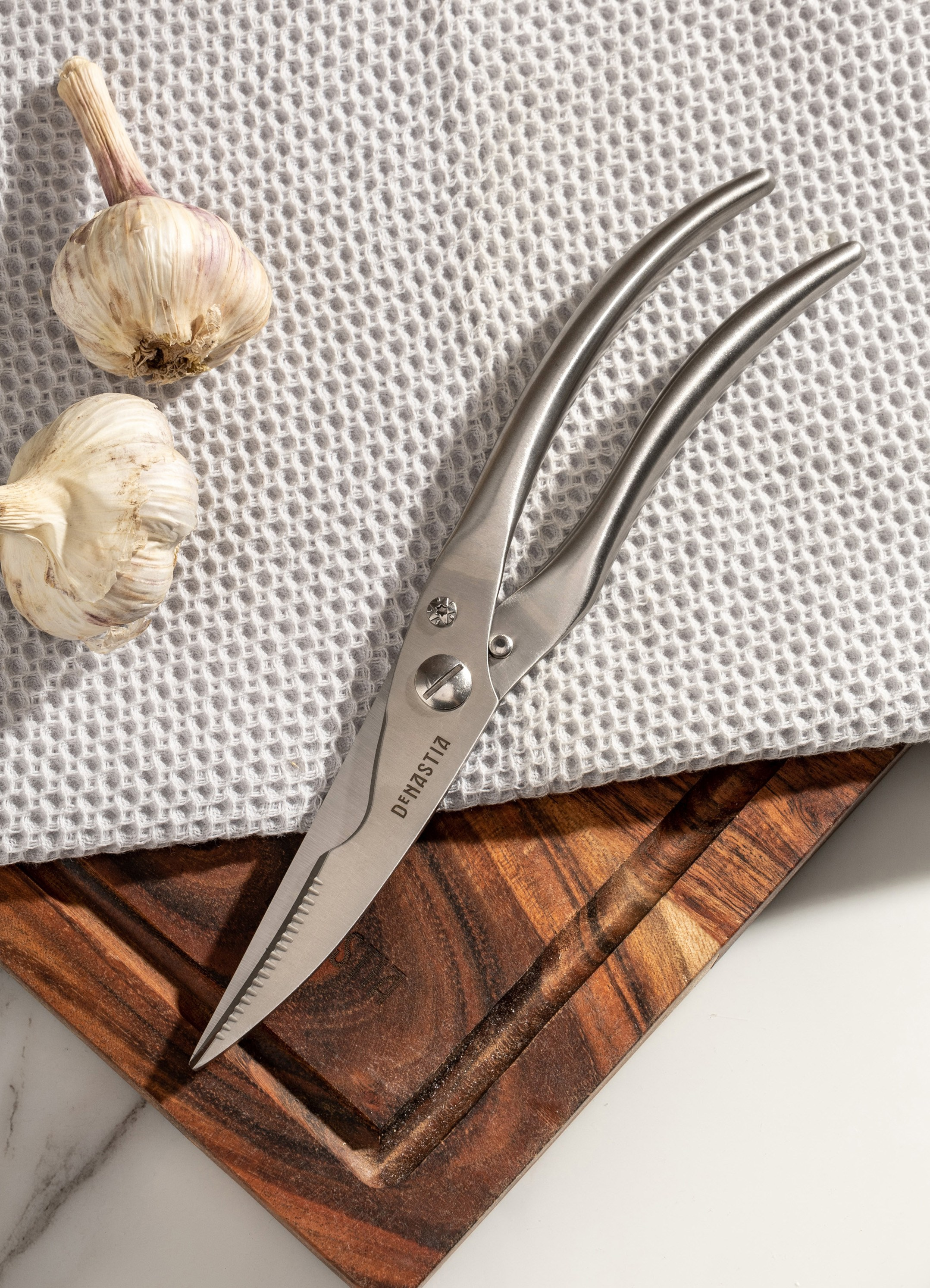 Универсальный помощник на кухне. Фотосъемка ножниц для вашего бренда.