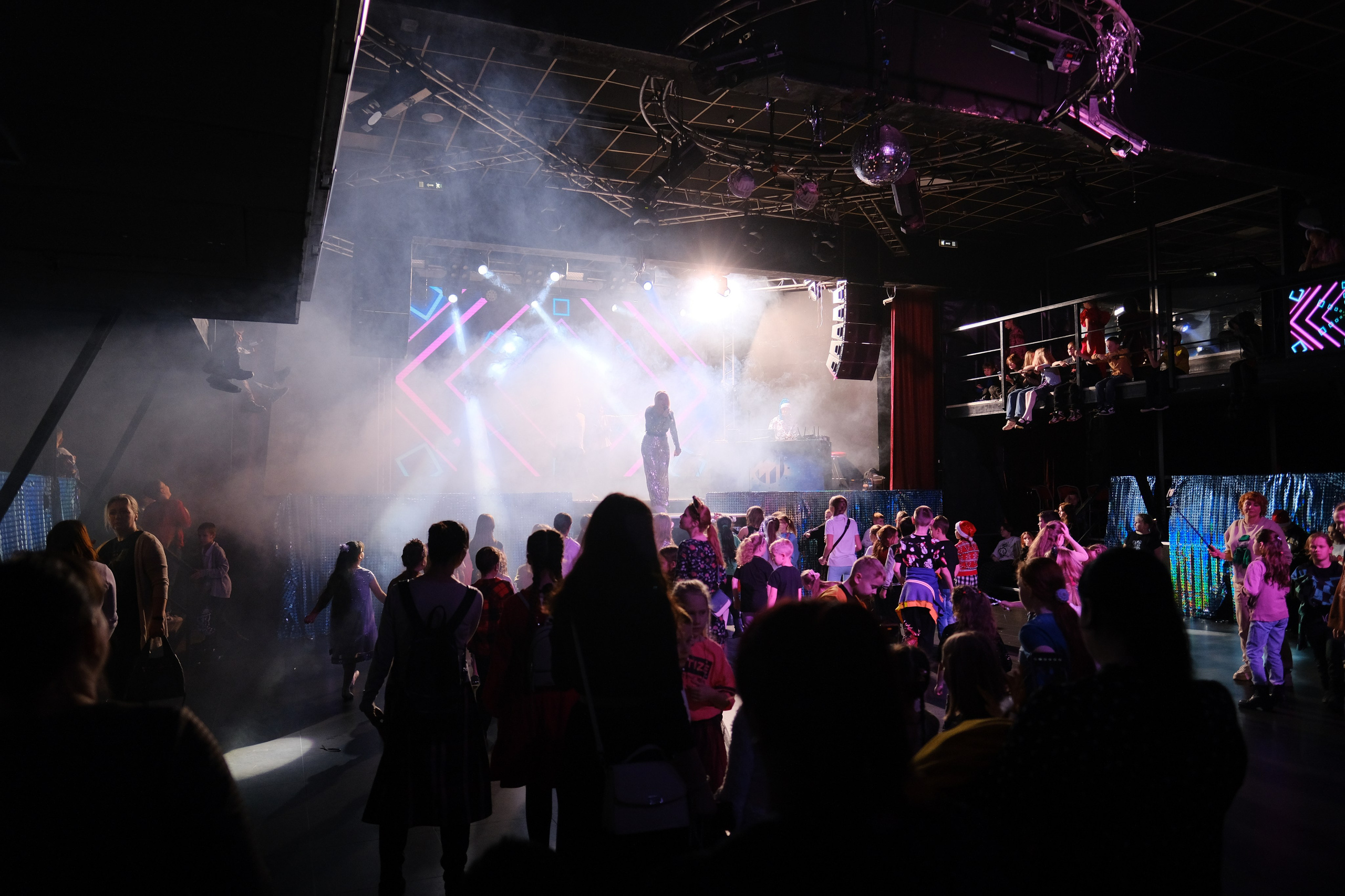 ЁлкаФест в М33 27 декабря 2023 года. Свадебный и репортажной фотограф Денис Ожигин в Краснодаре и Краснодарском крае