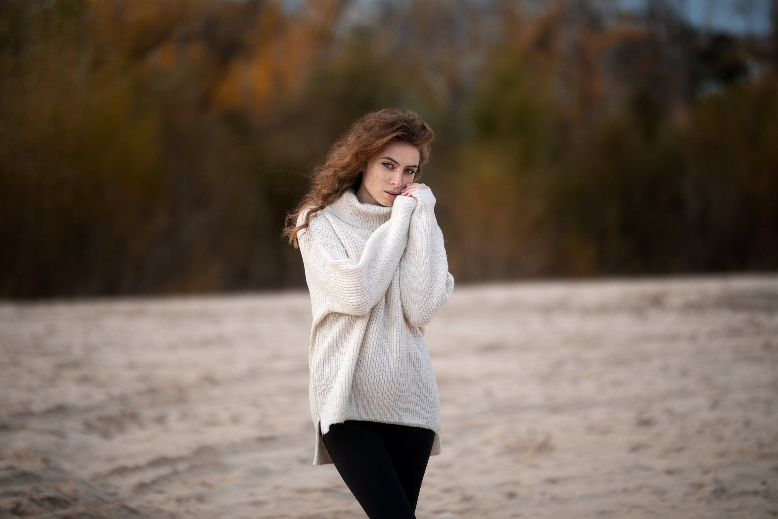 Осенняя съемка с Надеждой на берегу реки в формате для «себя»