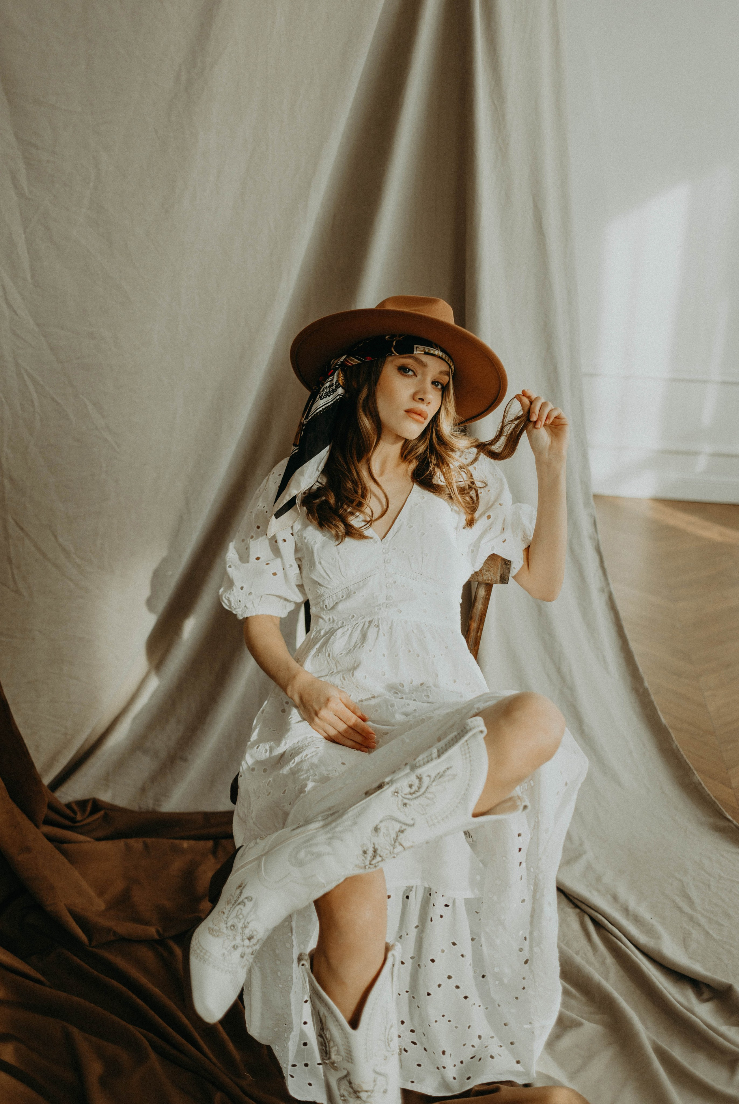 Фотосессия в обрамление тканями. Фотограф в Краснодаре Евгения Михаевич