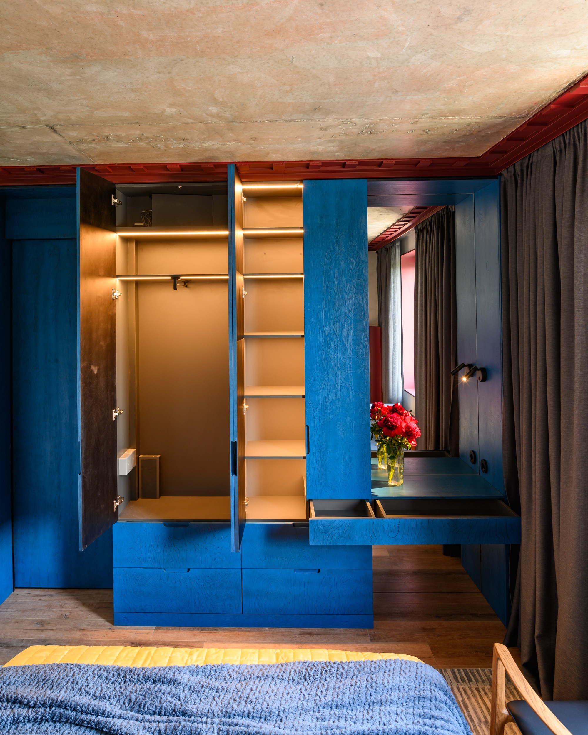 Шкаф для НТВ телепрограмма «Квартирный вопрос». Пространство