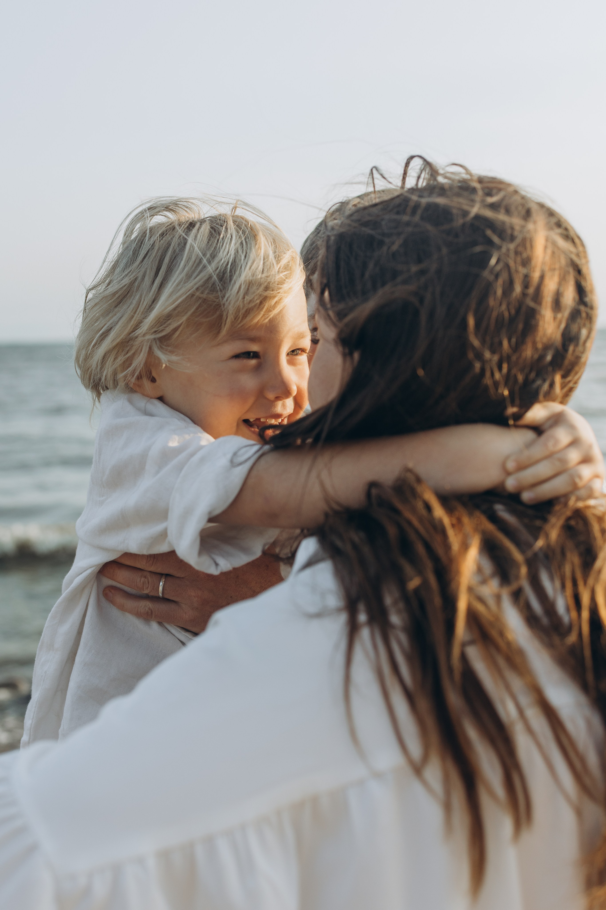 Эмилия, Дмитрий и Демид на Финском заливе. Семейный фотограф в Москве Виктория Ястребинская