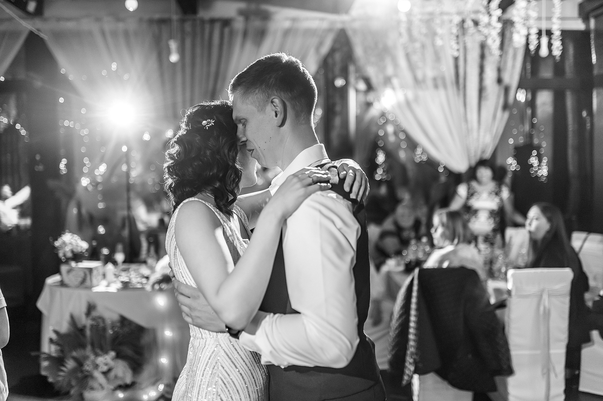 Денис и Екатерина ВДНХ. Свадебный фотограф в Дубне Алексей Фонарёв