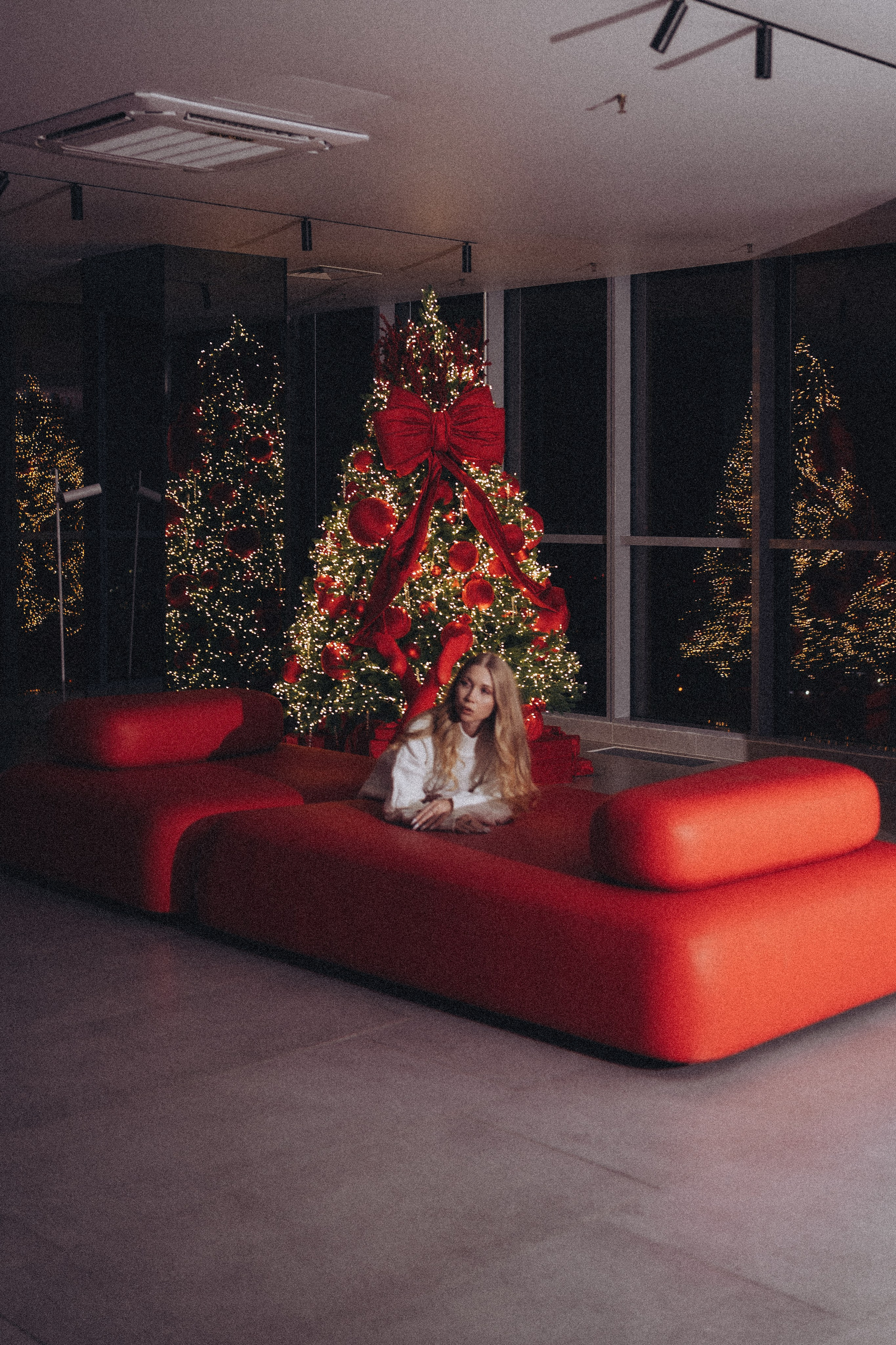 ФОТОСЕССИЯ К НОВОМУ ГОДУ В СТУДИИ С ЕЛОЧКОЙ КРАСИВЫЙ ОБРАЗ. Профессиональный фотограф, Санкт-Петербург — Виктория Богомолова