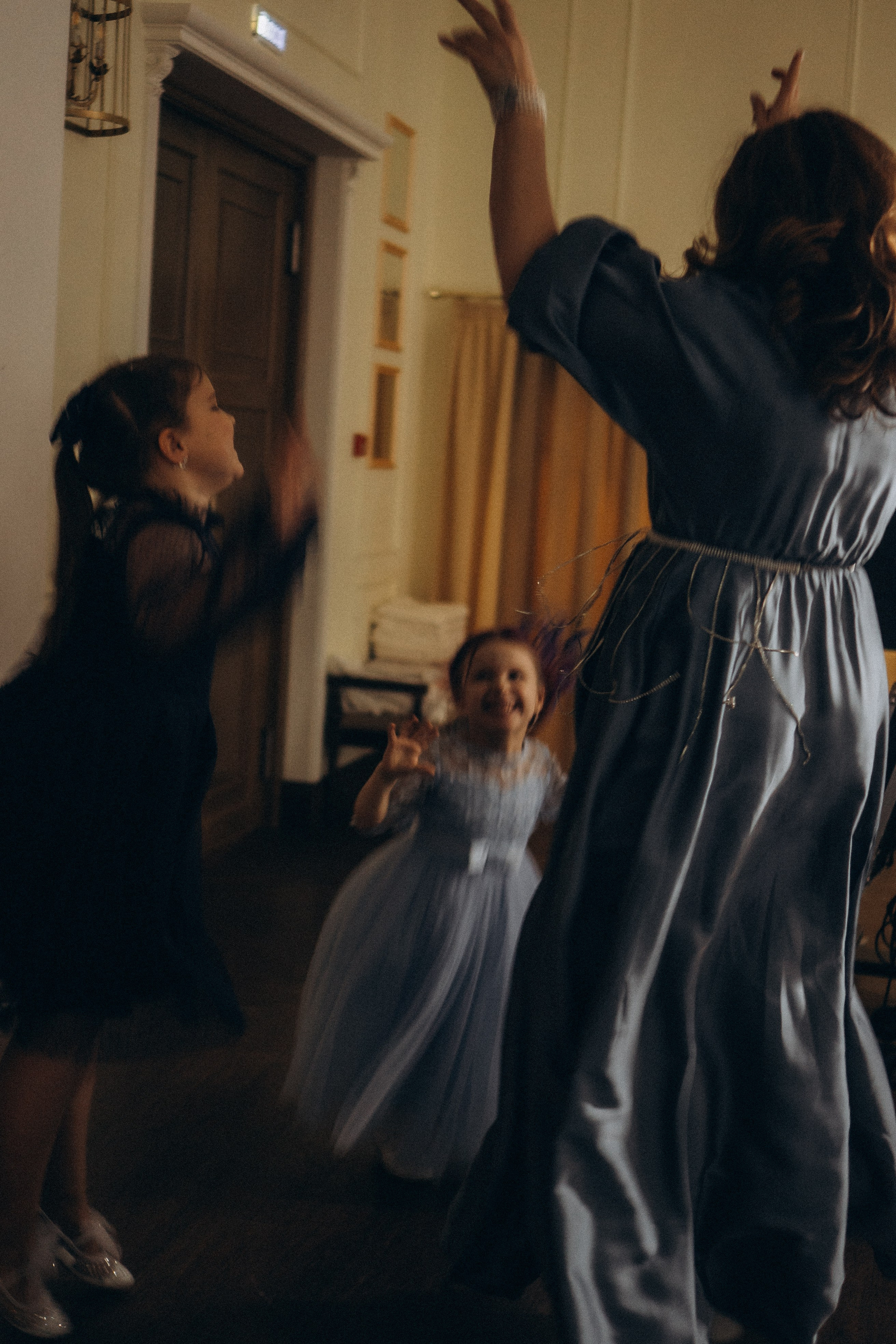 СВАДЕБНАЯ СЬЕМКА СБОРОВ В ОТЕЛЕ И ВЫЕЗД НА ЦЕРЕМОНИЮ (СНЯТО В СИБИРЕ В НИЖНЕВАРТОВСКЕ). Профессиональный фотограф, Санкт-Петербург — Виктория Богомолова