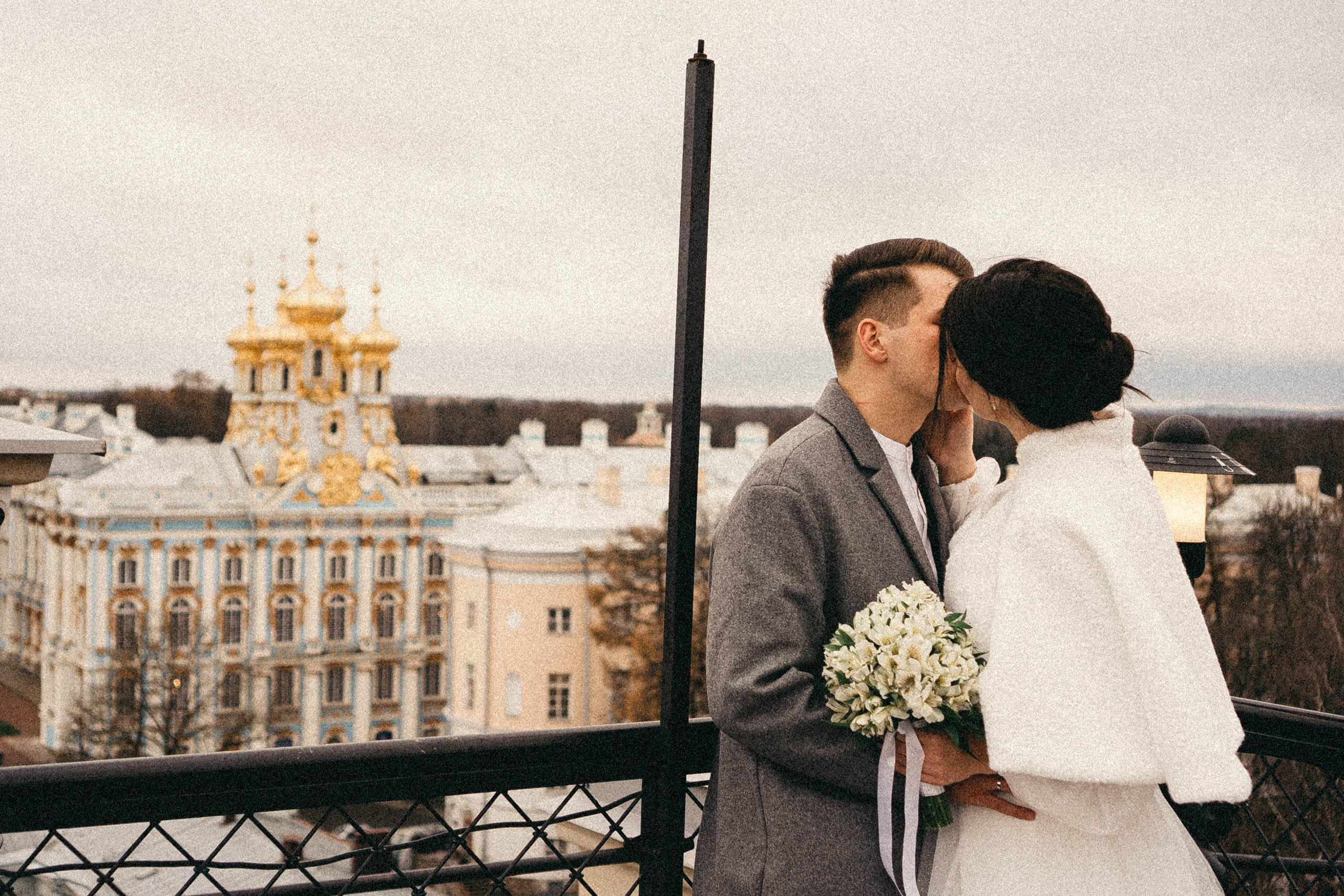 СВАДЕБНАЯ СЬЕМКА ПАРЫ В ГОРОДЕ ПУШКИН В ПАРКЕ ЕКАТЕРИНЕНСКОМ В НОЯБРЕ. Профессиональный фотограф, Санкт-Петербург — Виктория Богомолова