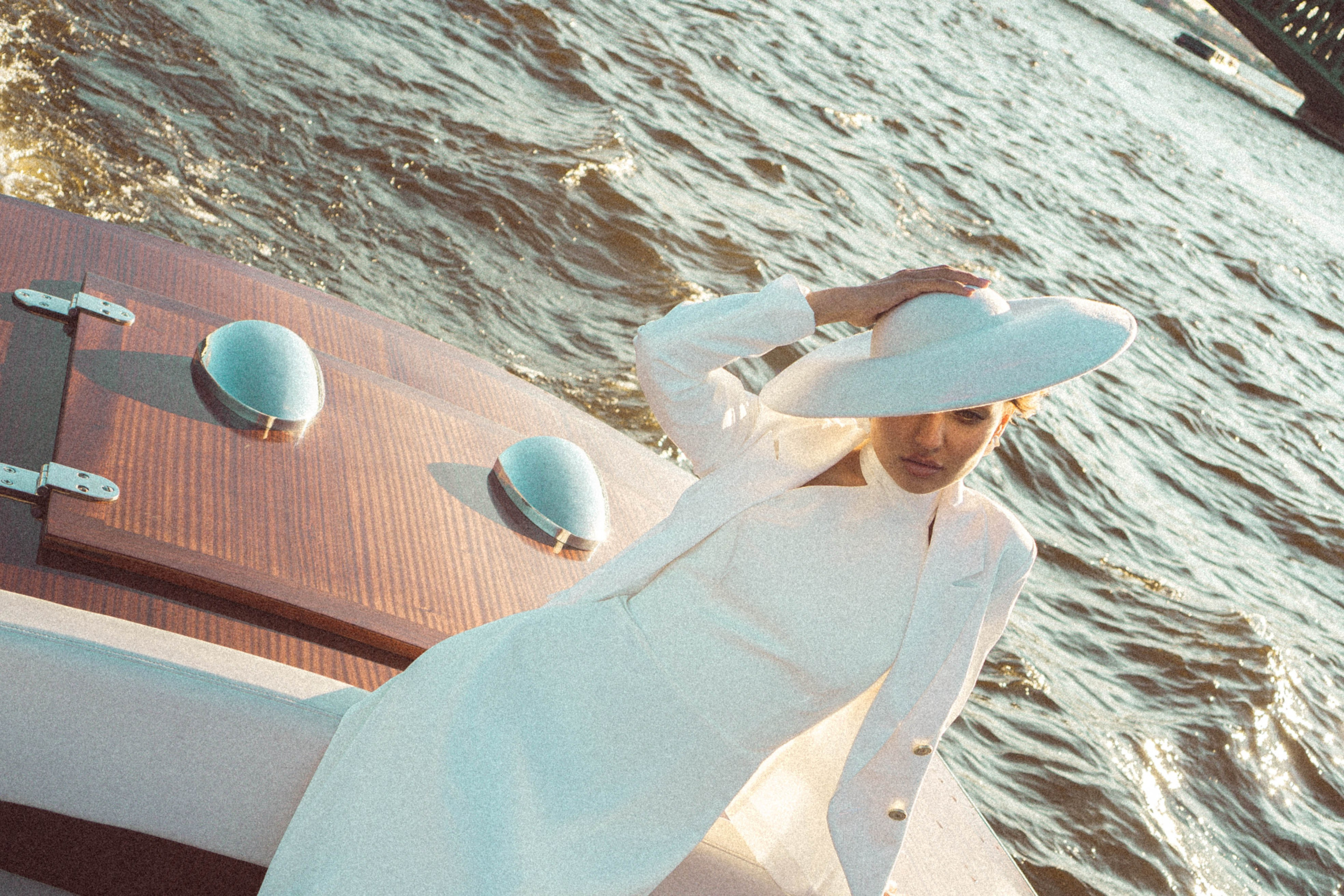 СВАДЕНБНАЯ СЬЕМКА НА КАТЕРЕ ПО КАНАЛАМ САНКТ-ПЕТЕРБУРГА И В АКВАТОРИИ НЕВЫ. Профессиональный фотограф, Санкт-Петербург — Виктория Богомолова