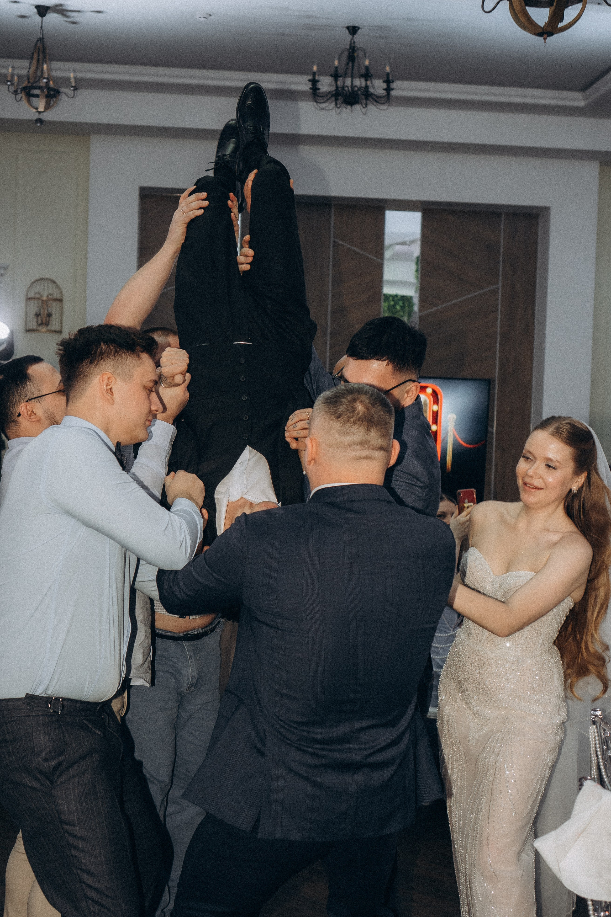 СВАДЕБНАЯ СЬЕМКА СБОРОВ В ОТЕЛЕ И ВЫЕЗД НА ЦЕРЕМОНИЮ (СНЯТО В СИБИРЕ В НИЖНЕВАРТОВСКЕ). Профессиональный фотограф, Санкт-Петербург — Виктория Богомолова