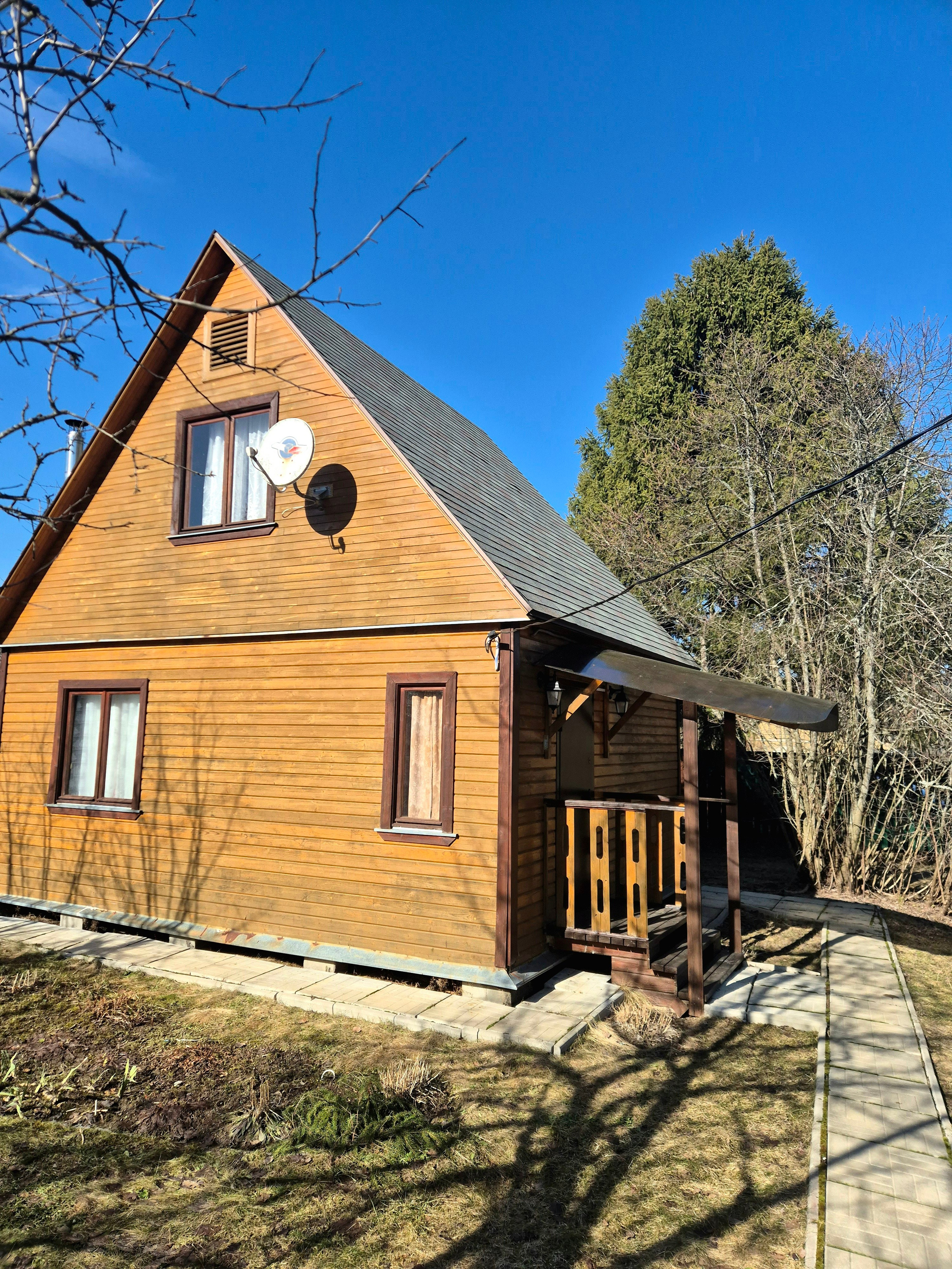 Ночь поплавали, можно днем и погулять. Погода за окном почти летняя