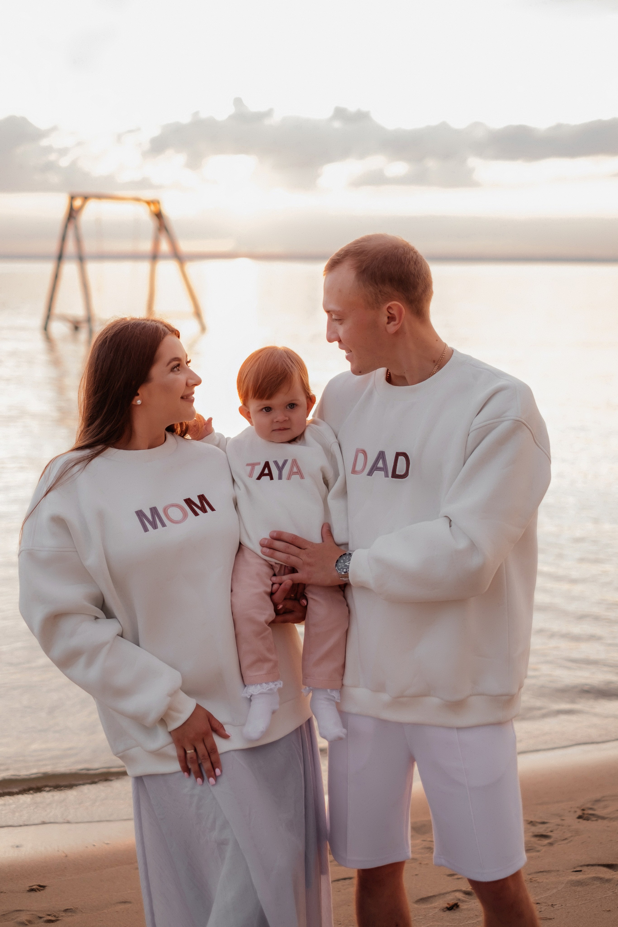 Алина, Ярослав и Тая на берегу. Фотограф в Новосибирске Диана Ильиных