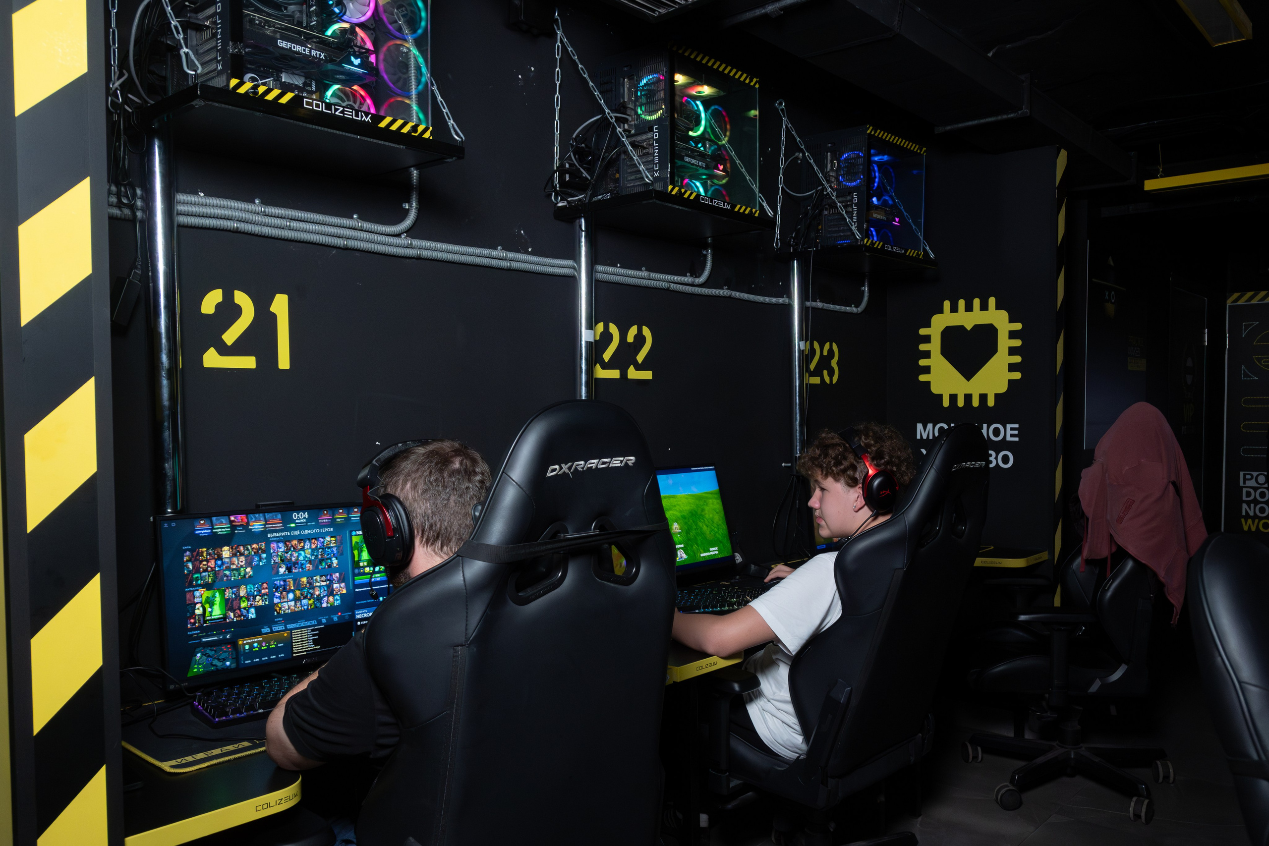 Репортаж в киберспортивном клубе Kolizeum. Фотограф мероприятий в Москве