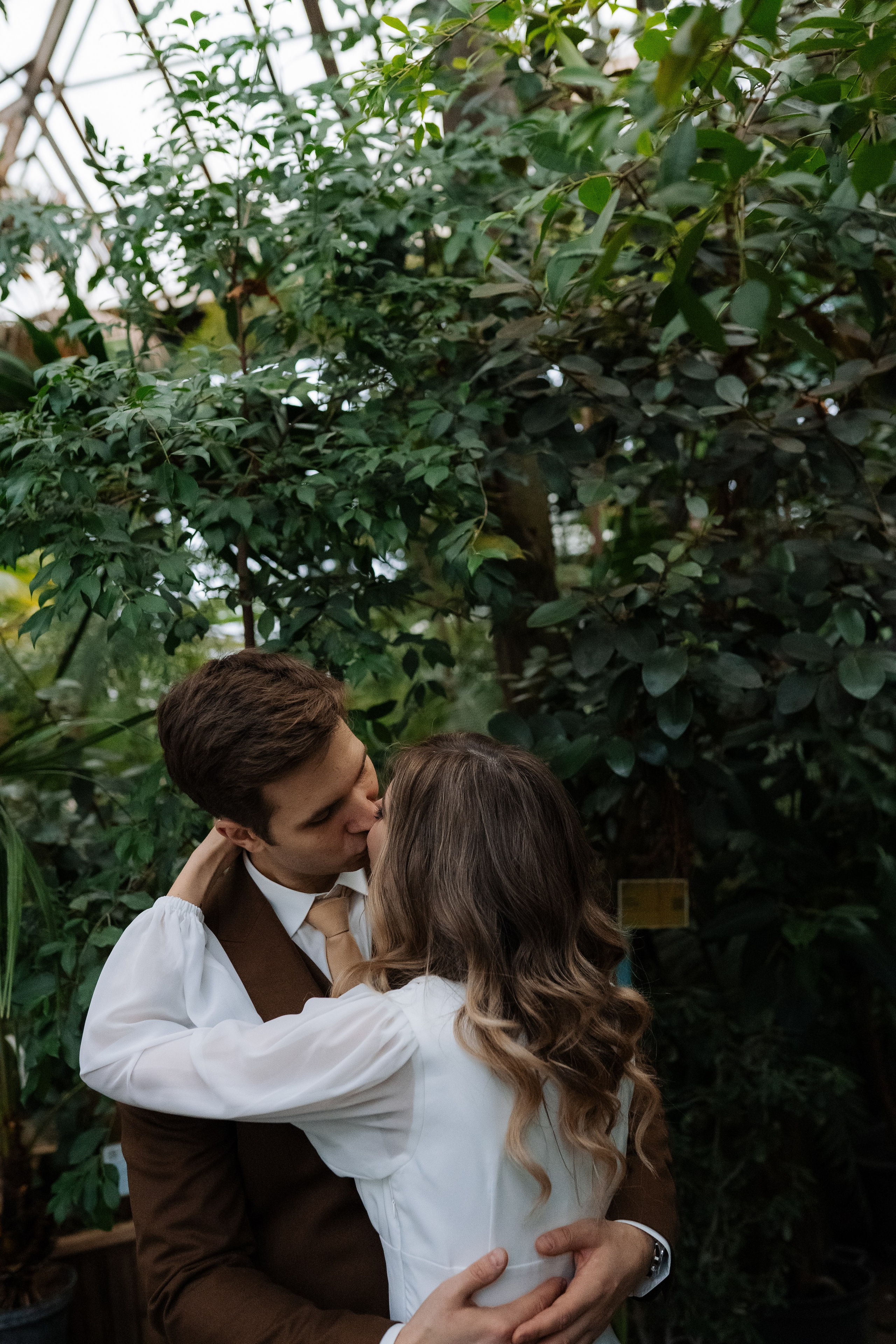Свадебная фотосессия в оранжерее, Москва. Свадебный фотограф в Москве Анна Полушина