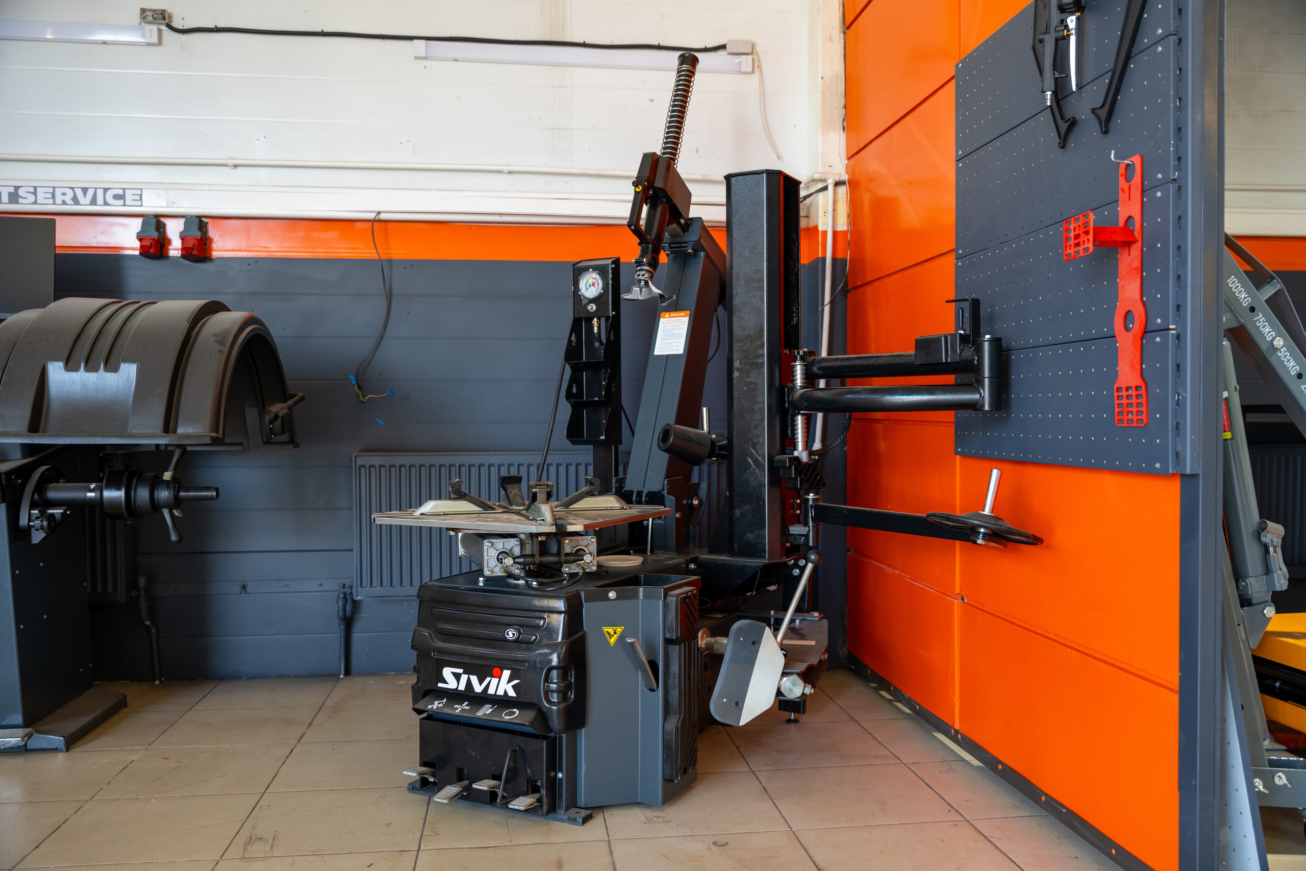 Интерьерная фотосъемка автосервиса Fit Service в Краснодаре — сеть СТО Профессиональная фотосъемка интерьера техцентра в Краснодаре. Шедевры для Вас! Фотограф и Видеограф в Краснодаре Пахиев Руслан