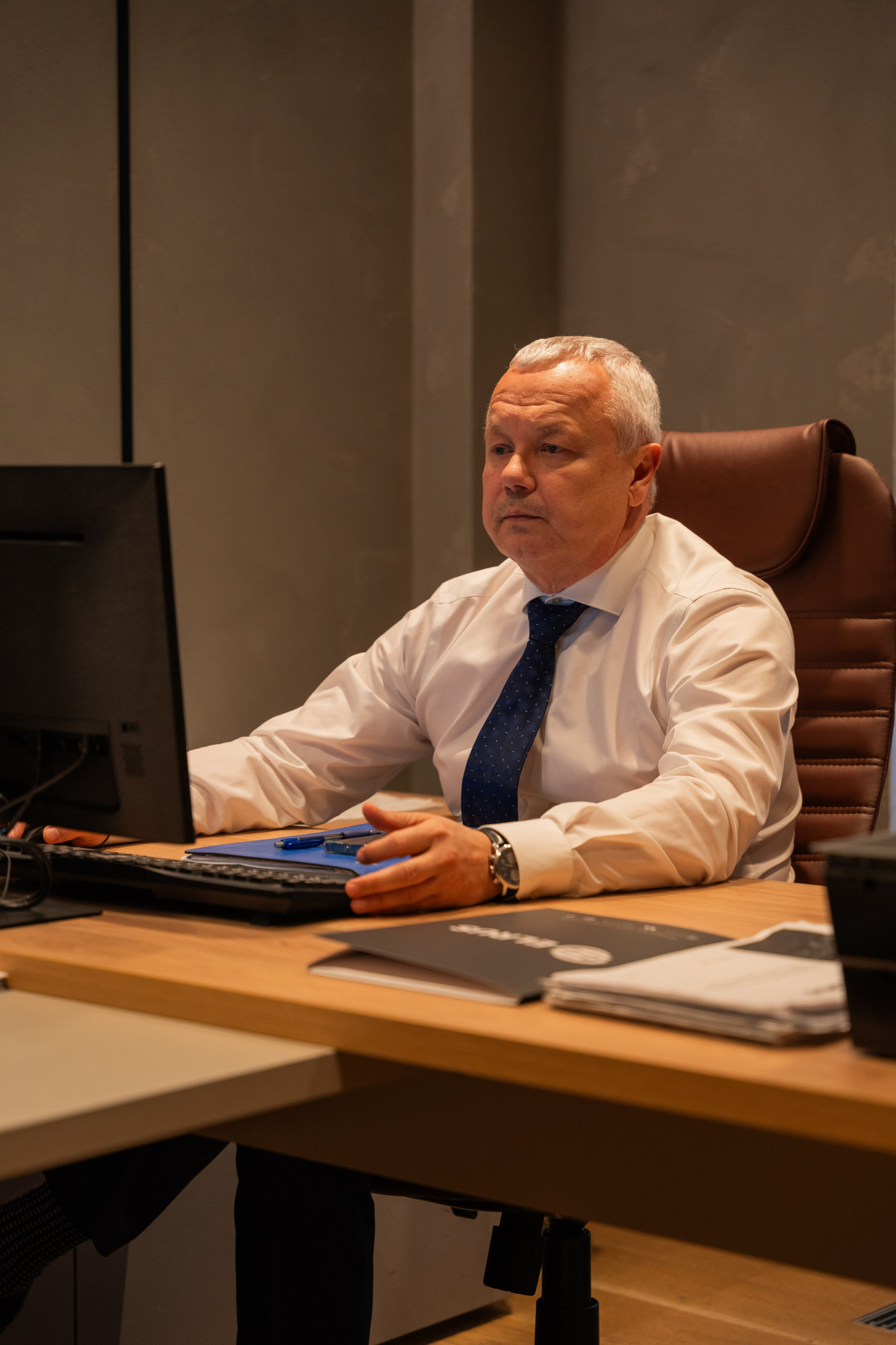 Интерьерная фотосъемка автосалона Elrus в Краснодаре. Zeekr, LiXiang Профессиональная фотосъемка интерьера премиум-автосалона в Краснодаре. Шедевры для Вас! Фотограф и Видеограф в Краснодаре Пахиев Руслан