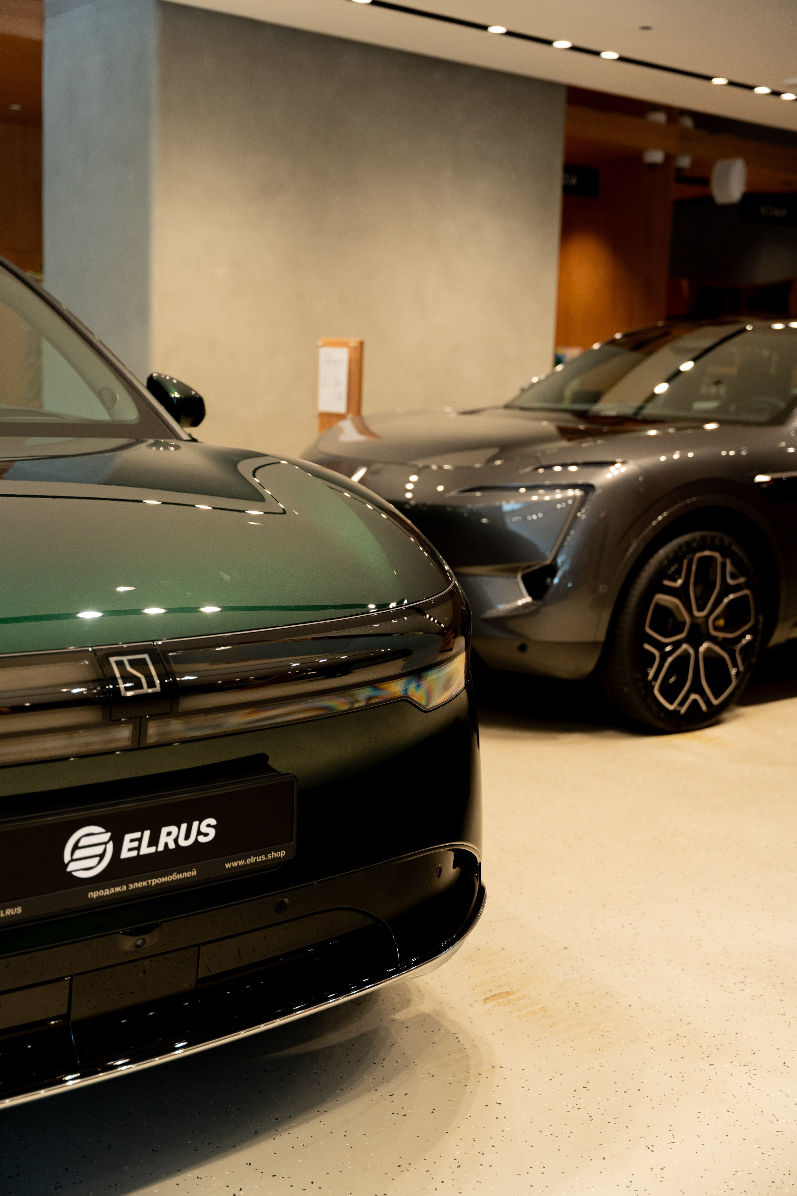 Интерьерная фотосъемка автосалона Elrus в Краснодаре. Zeekr, LiXiang Профессиональная фотосъемка интерьера премиум-автосалона в Краснодаре. Шедевры для Вас! Фотограф и Видеограф в Краснодаре Пахиев Руслан