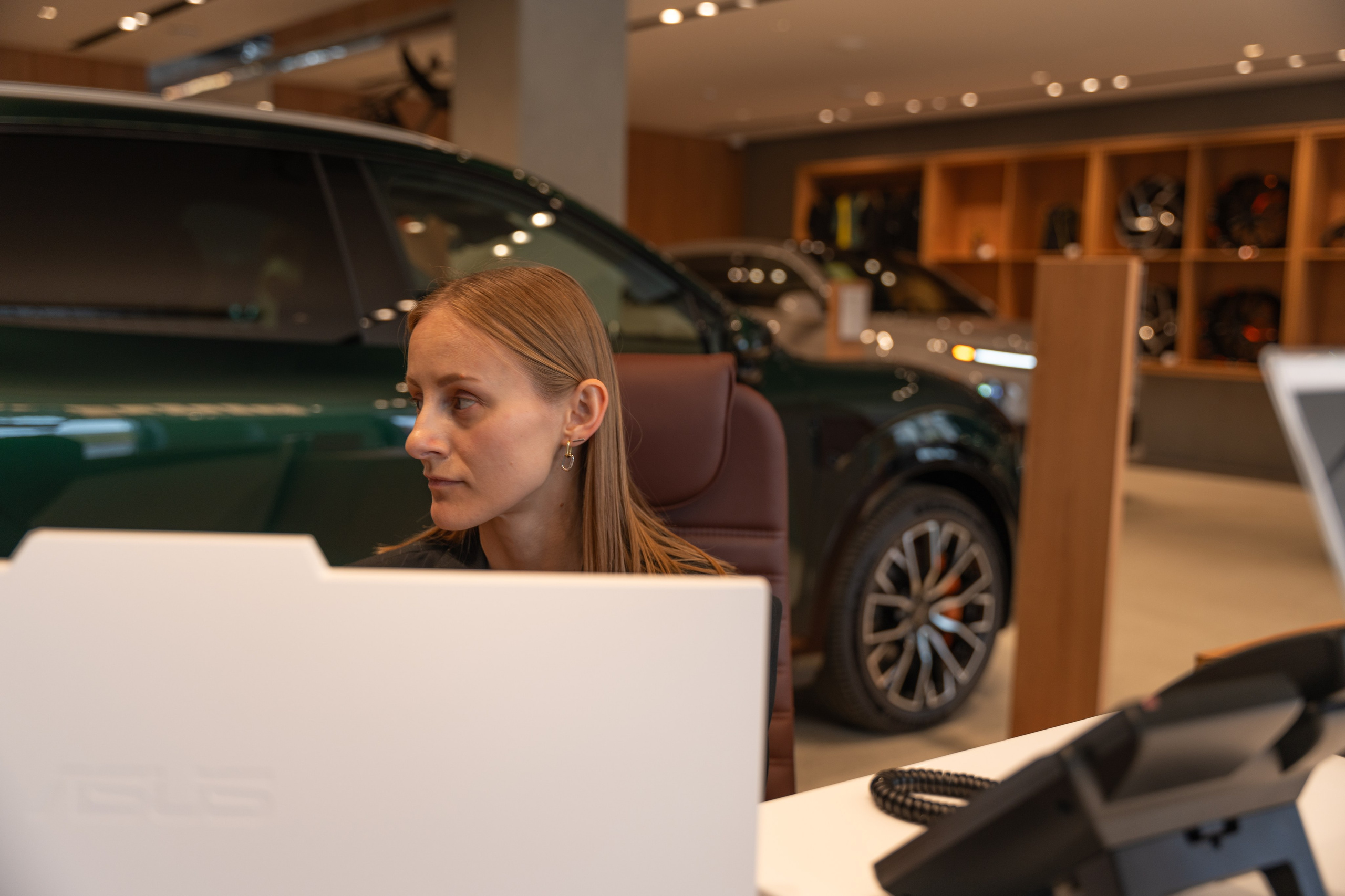 Интерьерная фотосъемка автосалона Elrus в Краснодаре. Zeekr, LiXiang Профессиональная фотосъемка интерьера премиум-автосалона в Краснодаре. Шедевры для Вас! Фотограф и Видеограф в Краснодаре Пахиев Руслан